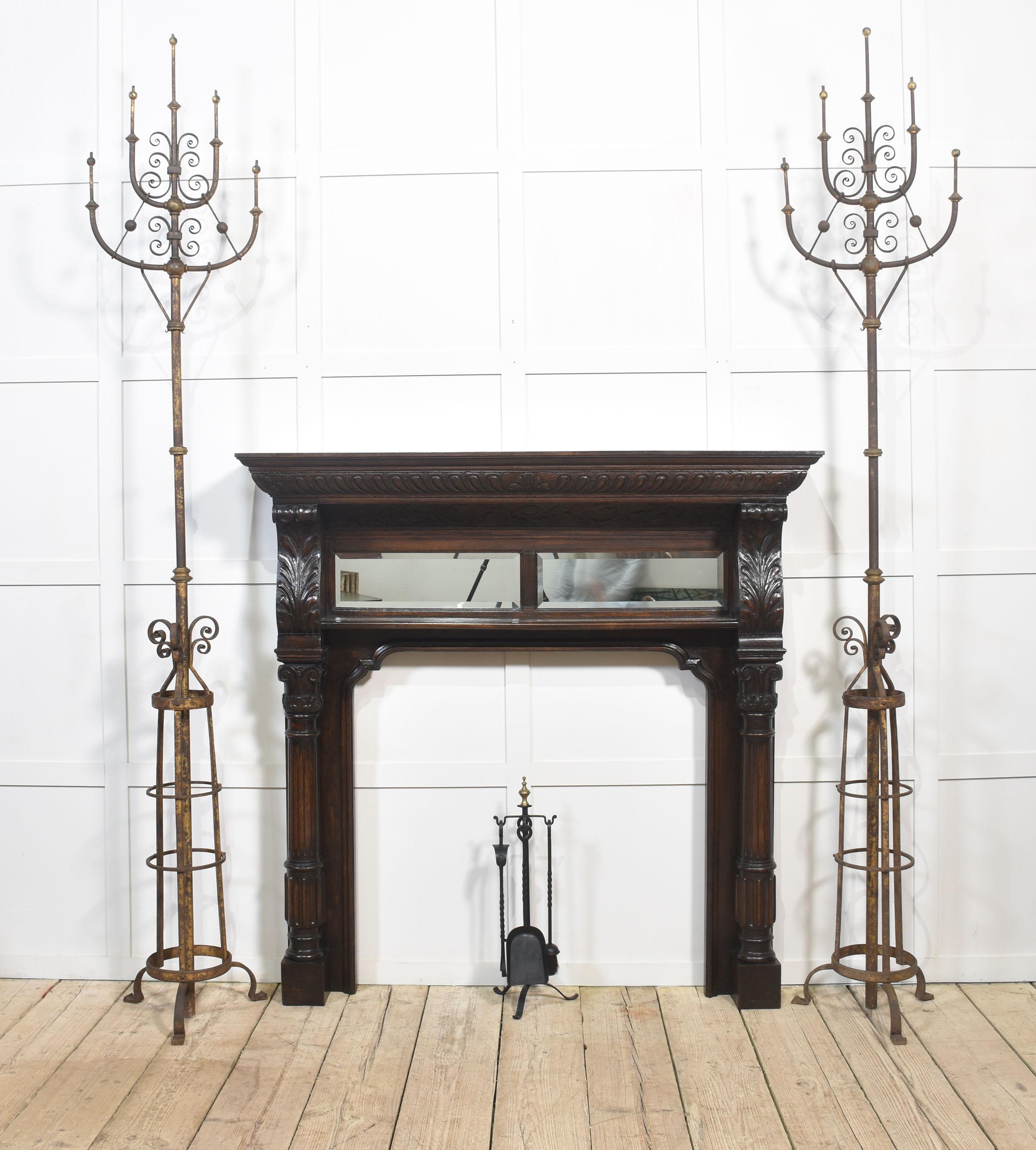 Marco de chimenea de roble tallado Británico en venta