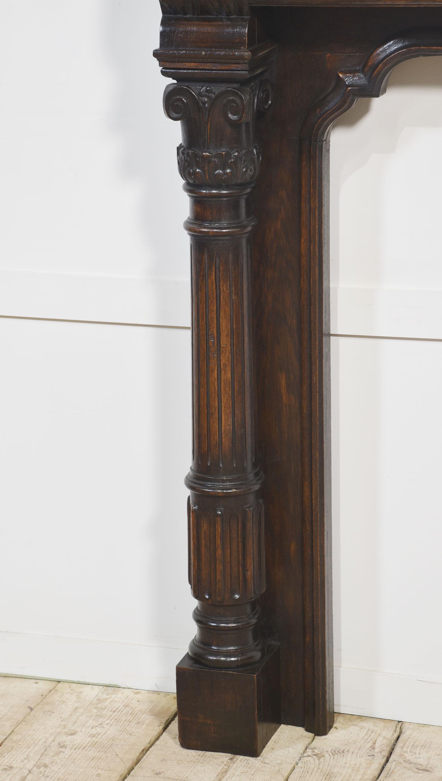 Marco de chimenea de roble tallado en venta 3