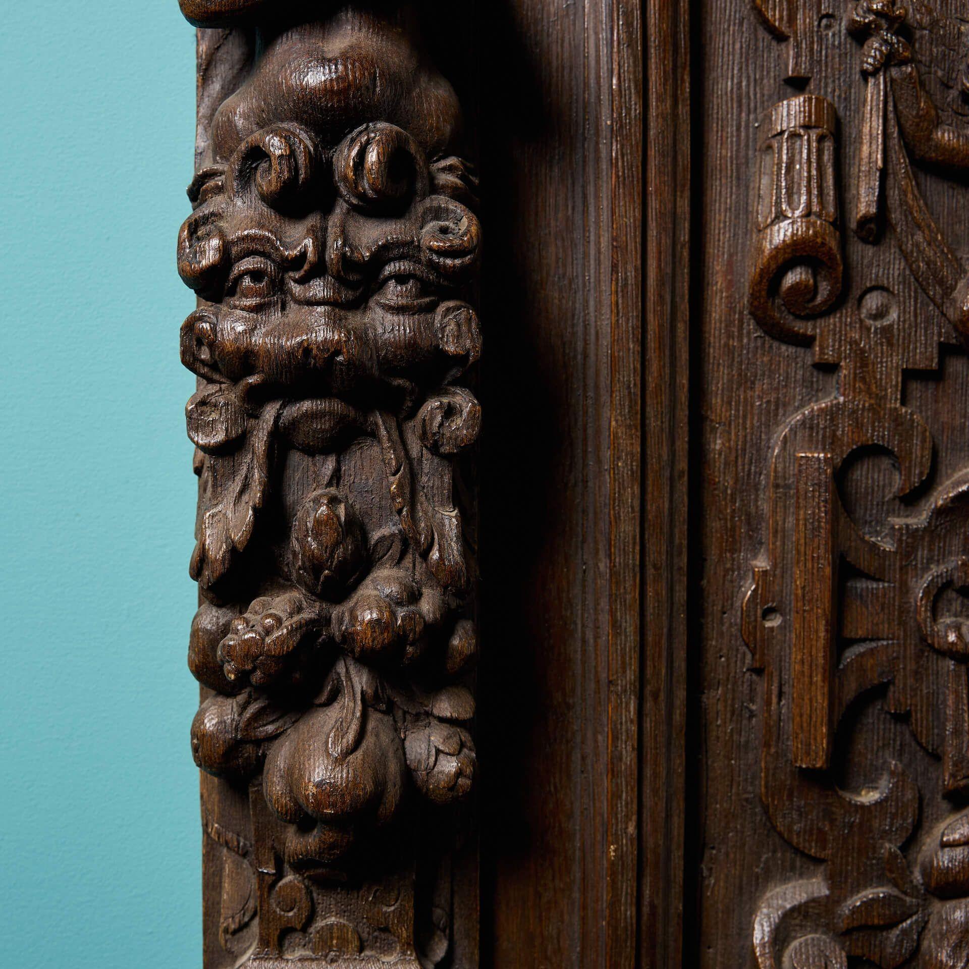 Antiguo panel de puerta georgiano de roble tallado siglo XVIII y antes en venta
