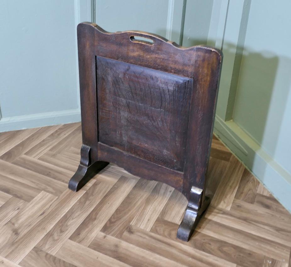 Début du 20ème siècle Écran de cheminée en chêne sculpté de style gothique en vente