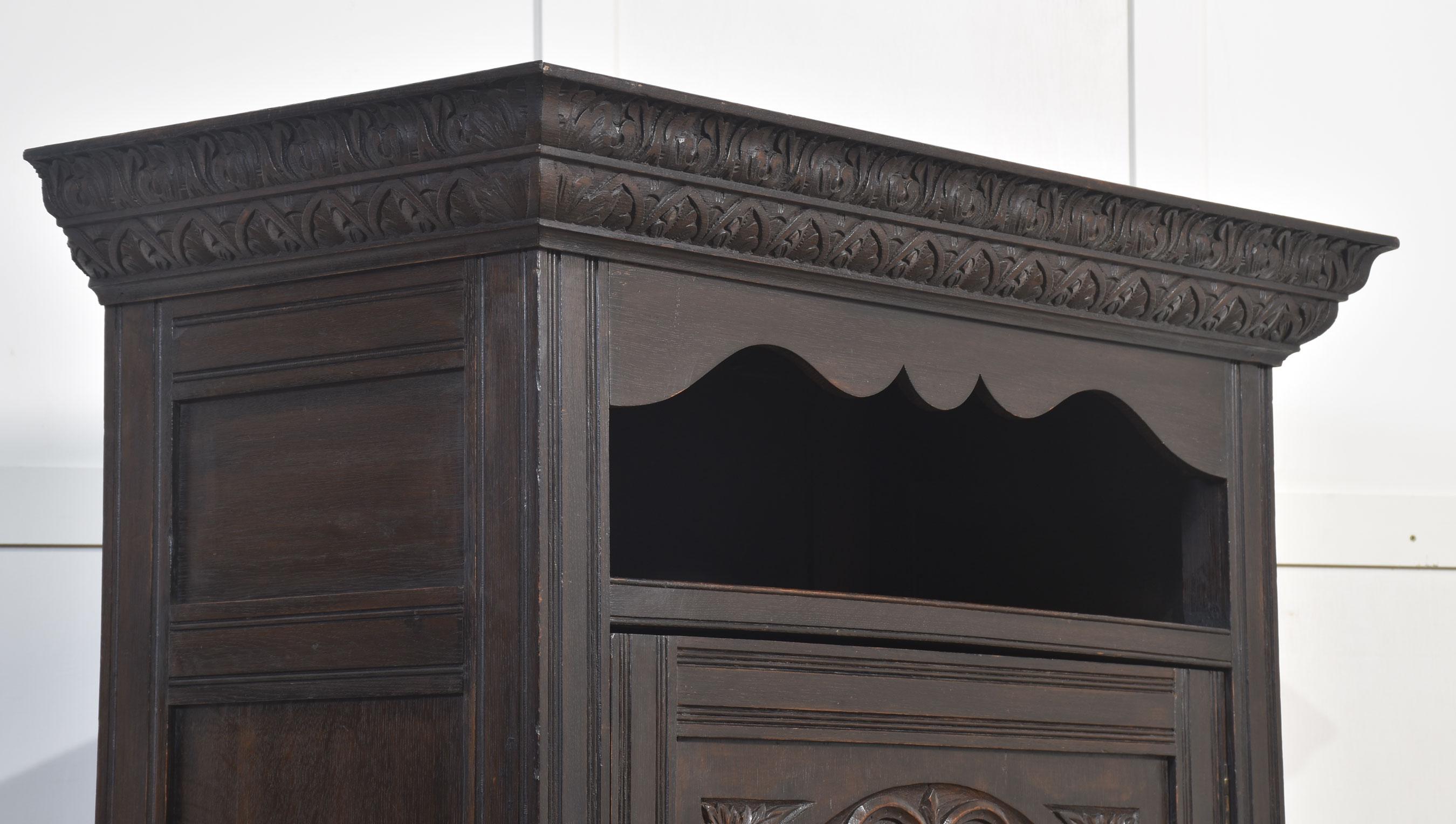 Carved oak hall robe For Sale 1