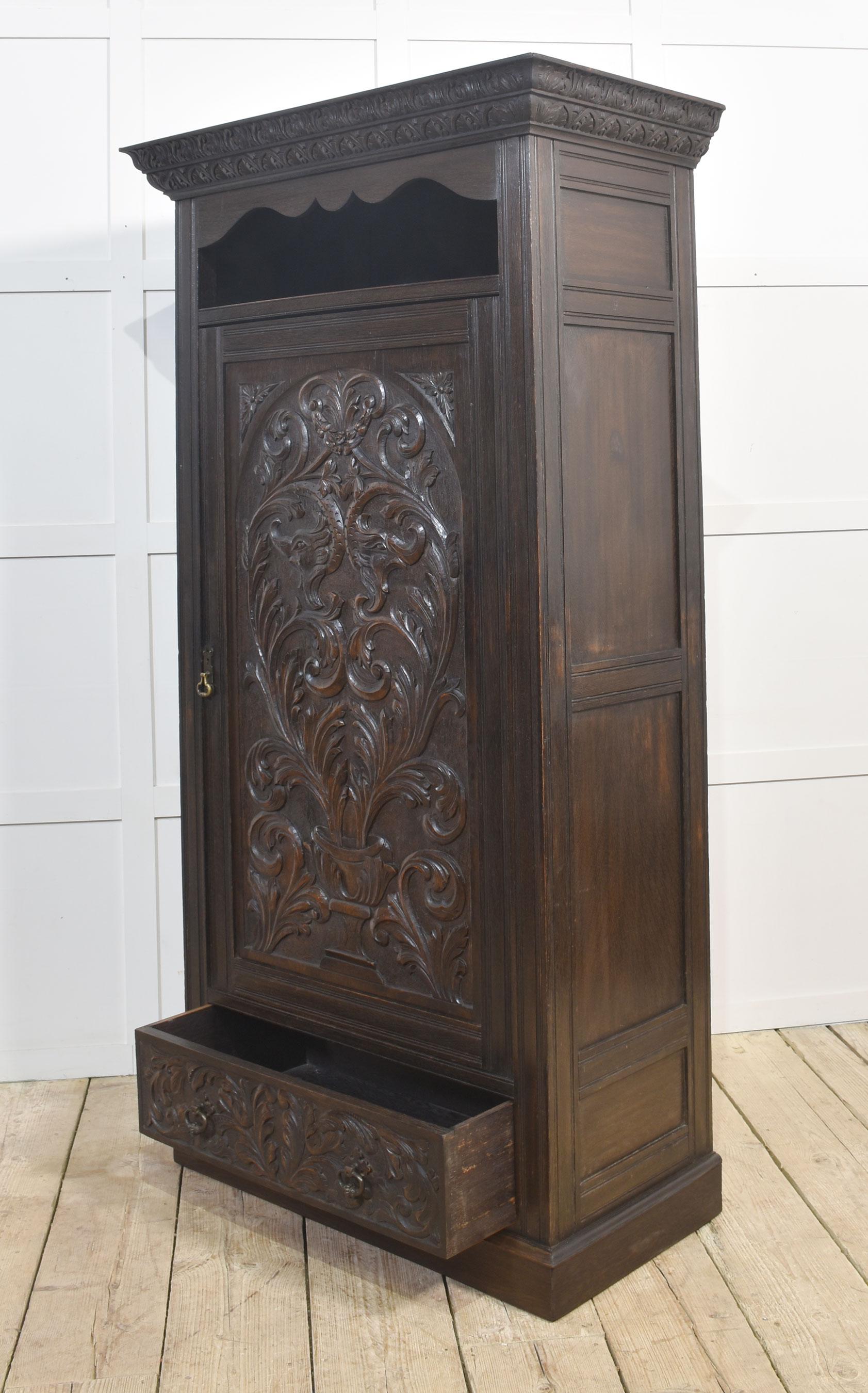 Carved oak hall robe For Sale 3