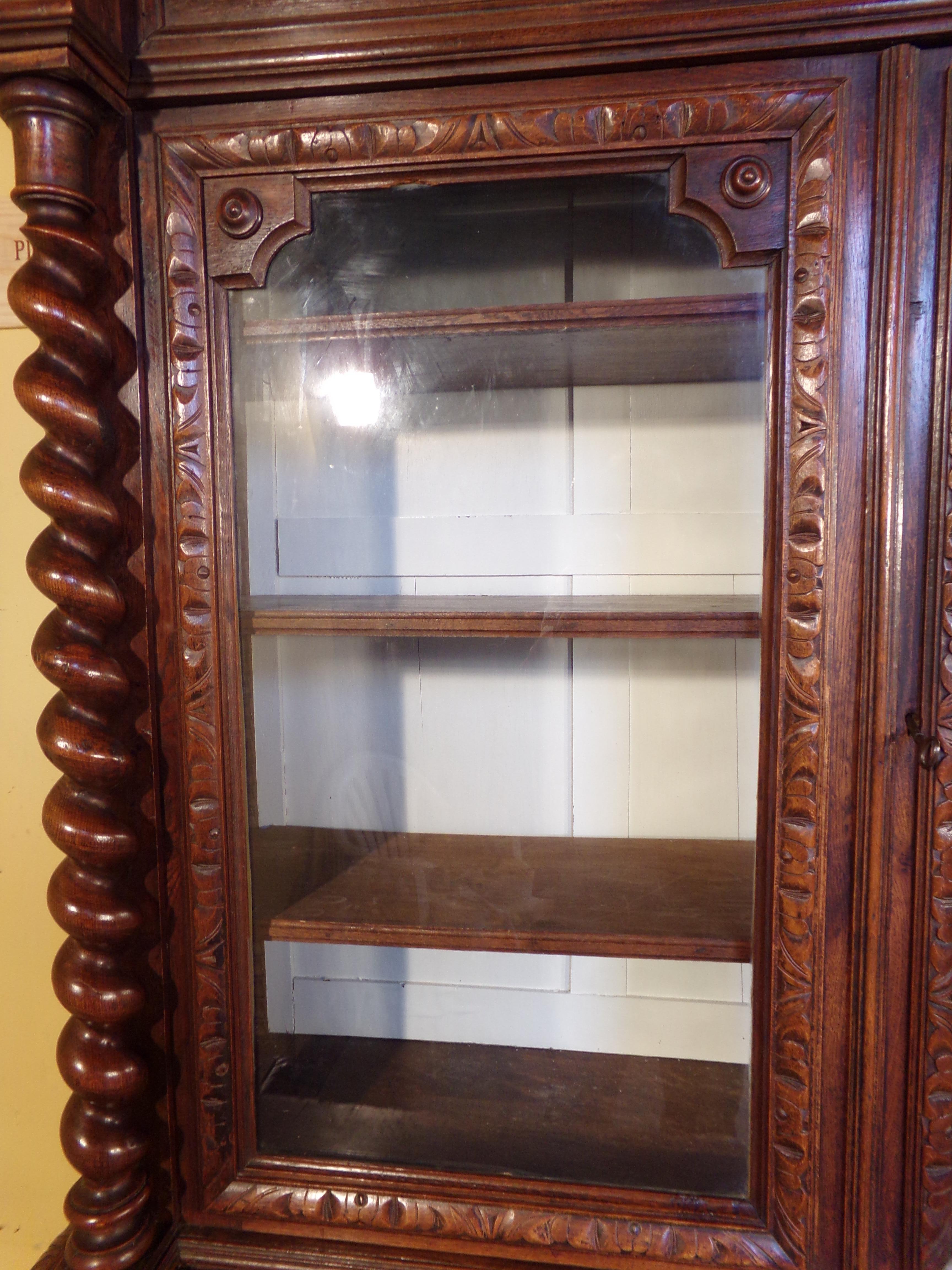 Carved Oak Hunts Bookcase Gun Cupboard, circa 1880 For Sale 2