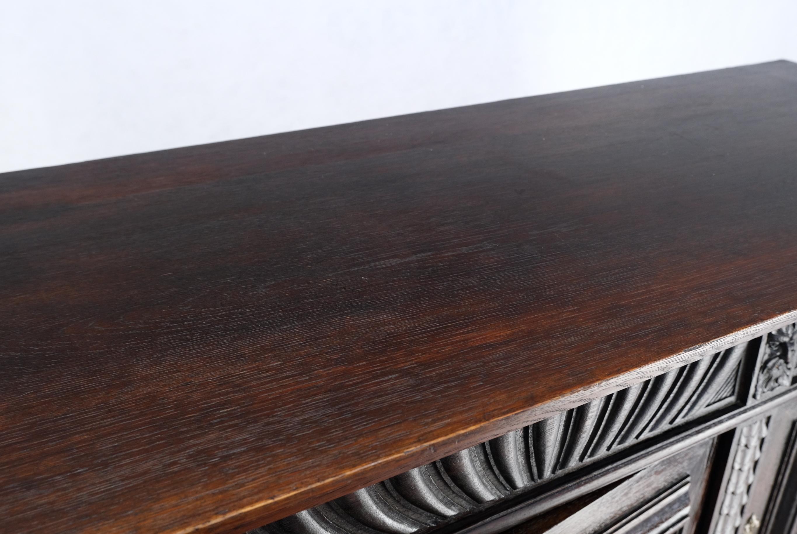 Oak Jacobean Style 3 Portes Tiroirs Serveur Crédence Cabinet Armoire Mint en vente 11