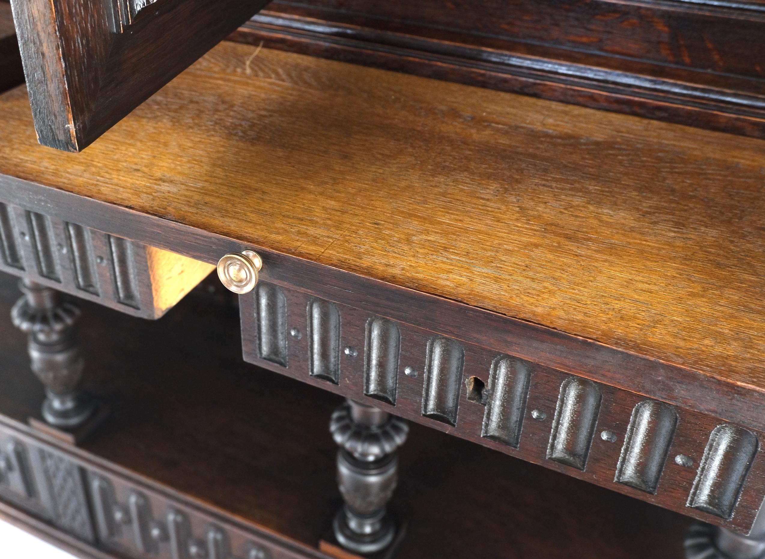 Oak Jacobean Style 3 Portes Tiroirs Serveur Crédence Cabinet Armoire Mint en vente 12