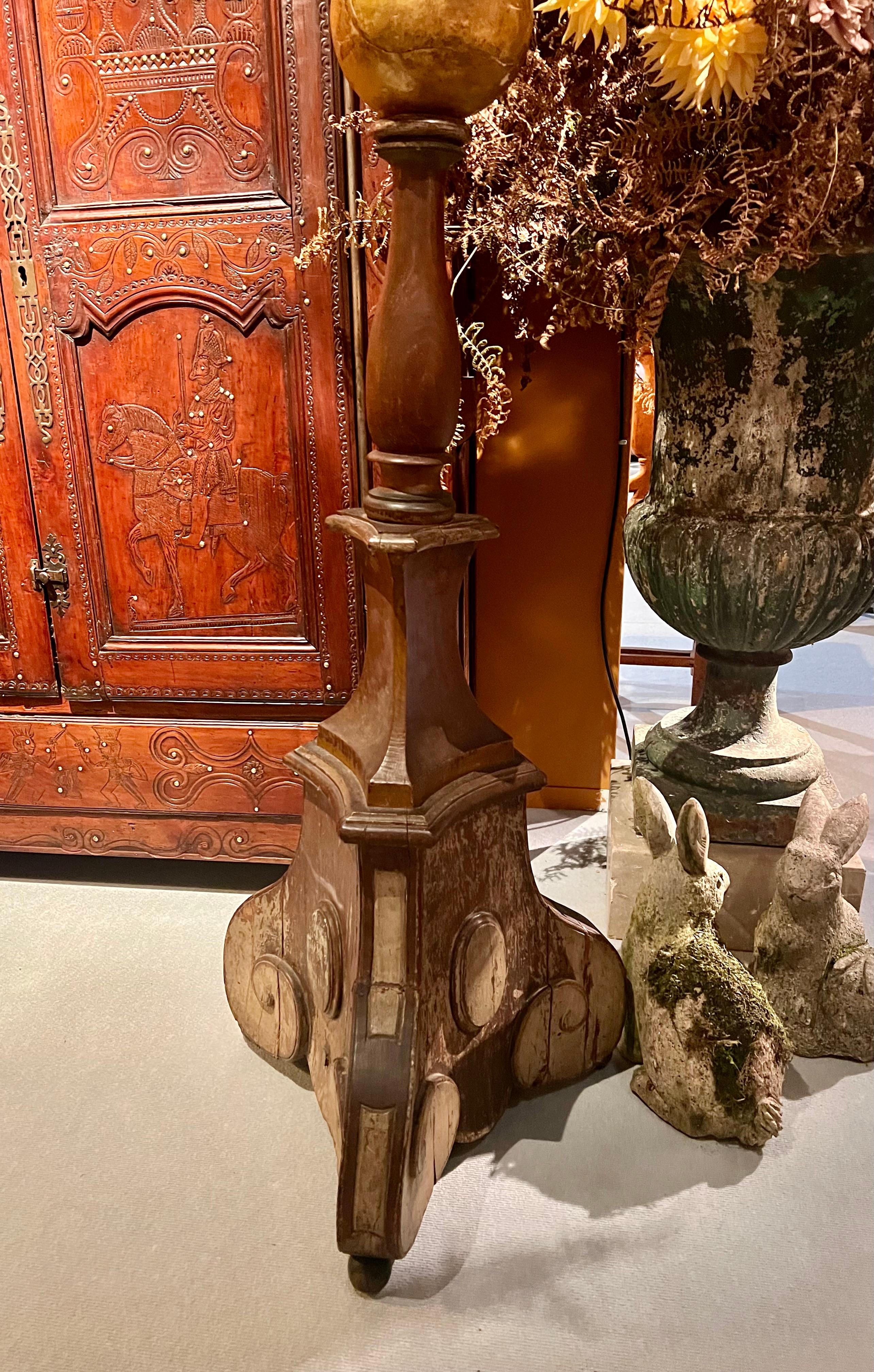18th Century and Earlier Carved oak lectern with eagle covered in gold leaf For Sale