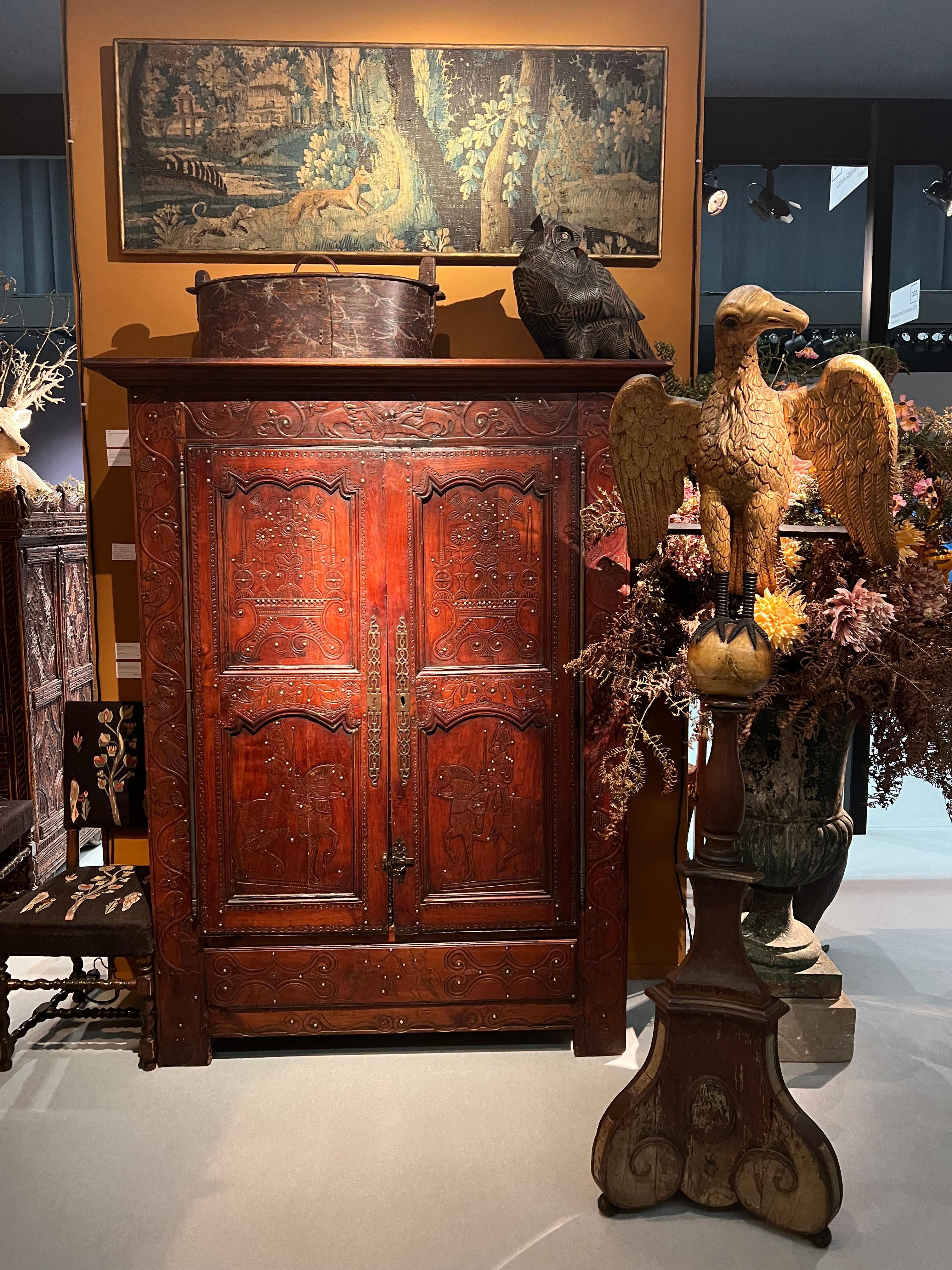 Wood Carved oak lectern with eagle covered in gold leaf For Sale