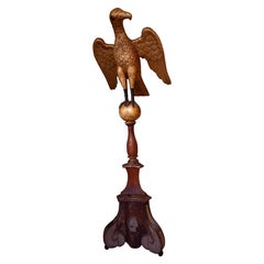 Lutrin en chêne sculpté avec aigle recouvert de feuilles d'or