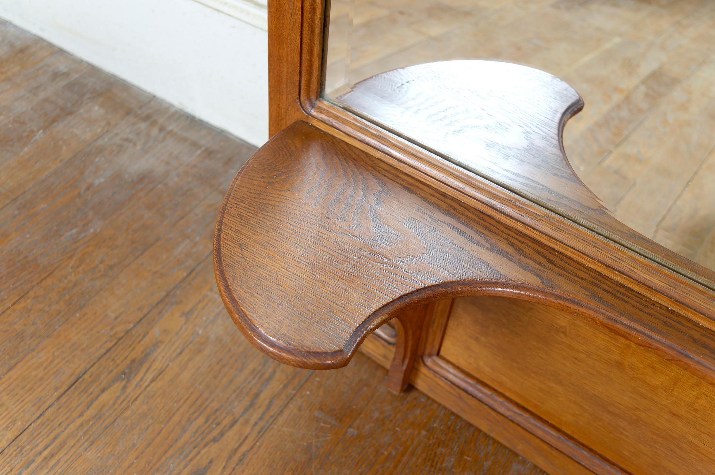 Inizio XX secolo Specchio in Oak intagliato sul tema della vite, di Gauthier-Poinsignon, Art Nouveau in vendita