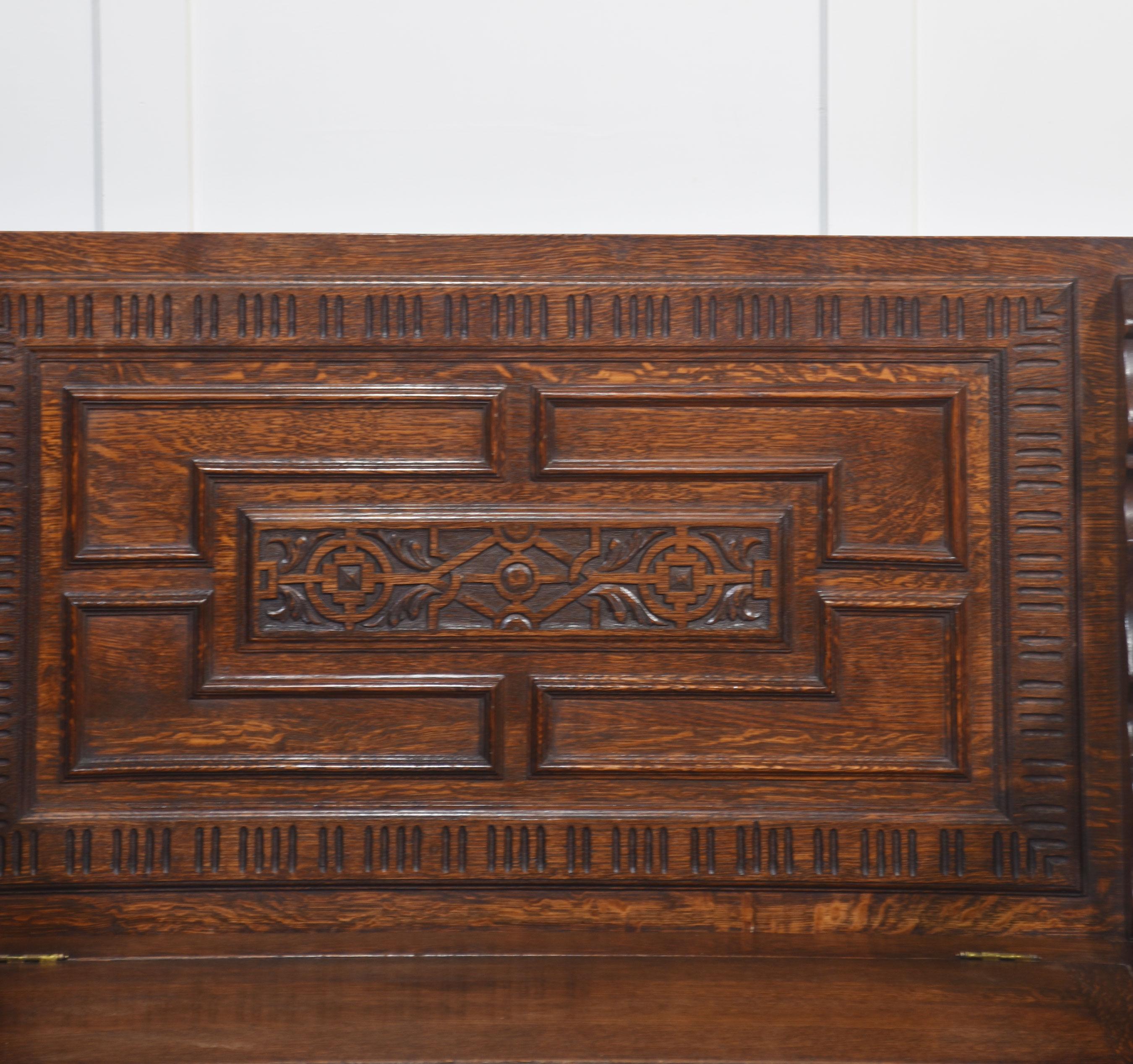 British Carved oak monk’s bench For Sale