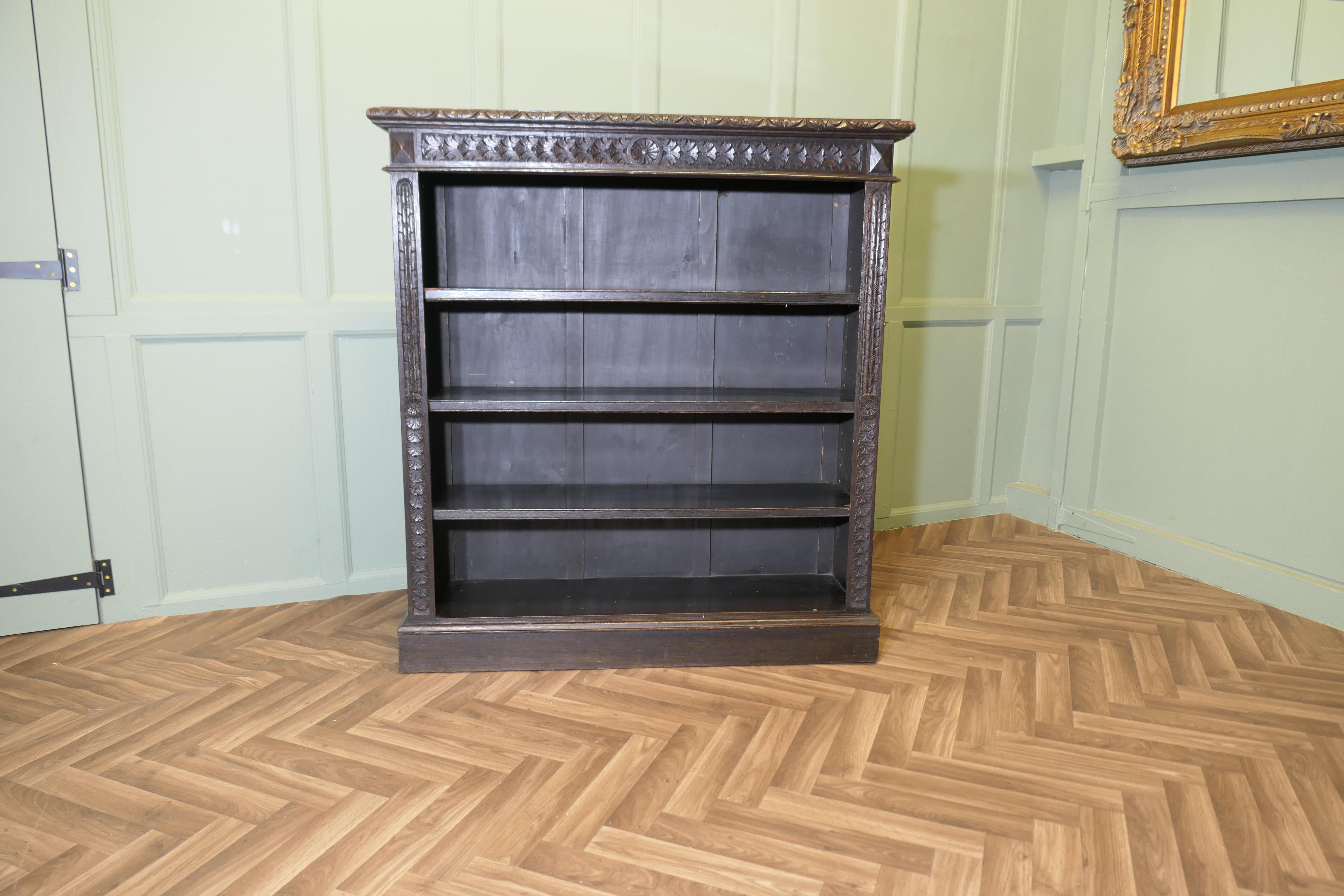 Carved Oak Open Bookcase. The bookcase is good quality (Gotisch) im Angebot