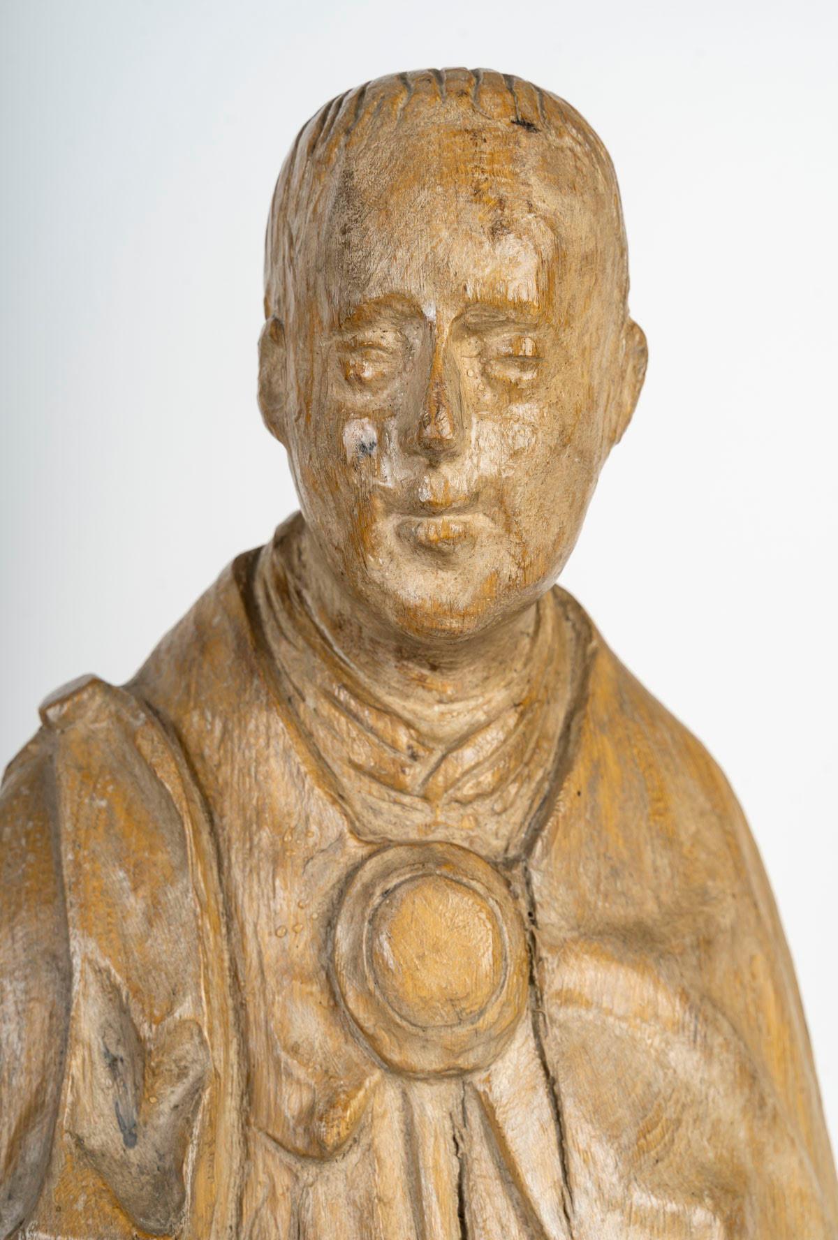 Scultura in quercia intagliata raffigurante Saint Louis de Gonzague, XVIII secolo.

Scultura italiana del XVIII secolo raffigurante Saint Louis de Gonzague in legno di quercia intagliato.
H. H. 75 cm, L. 22 cm, P. 16 cm.