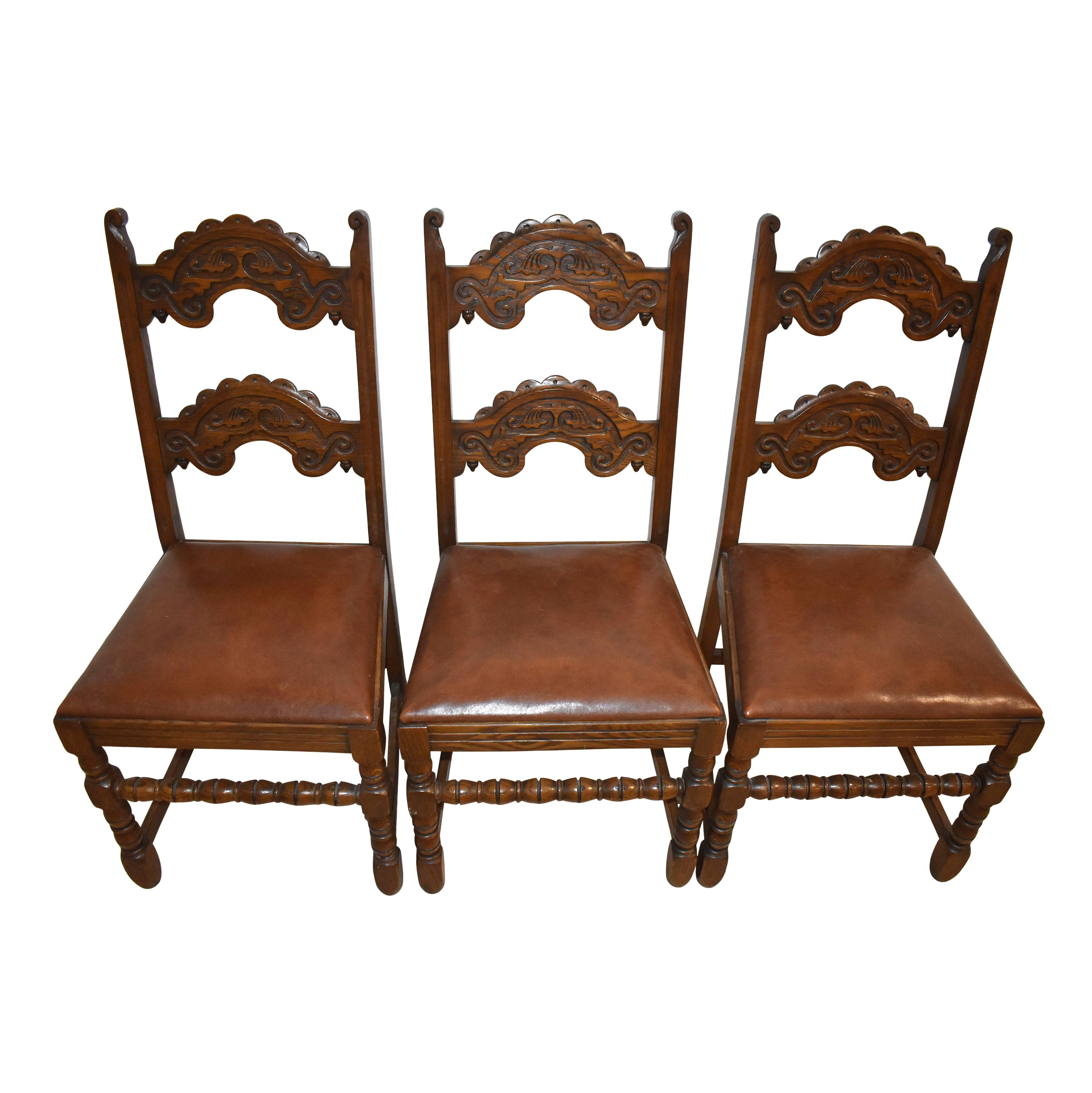 Set da pranzo di sette pezzi in Oak intagliato, di Rockford Chair & Funiture Company in vendita 3