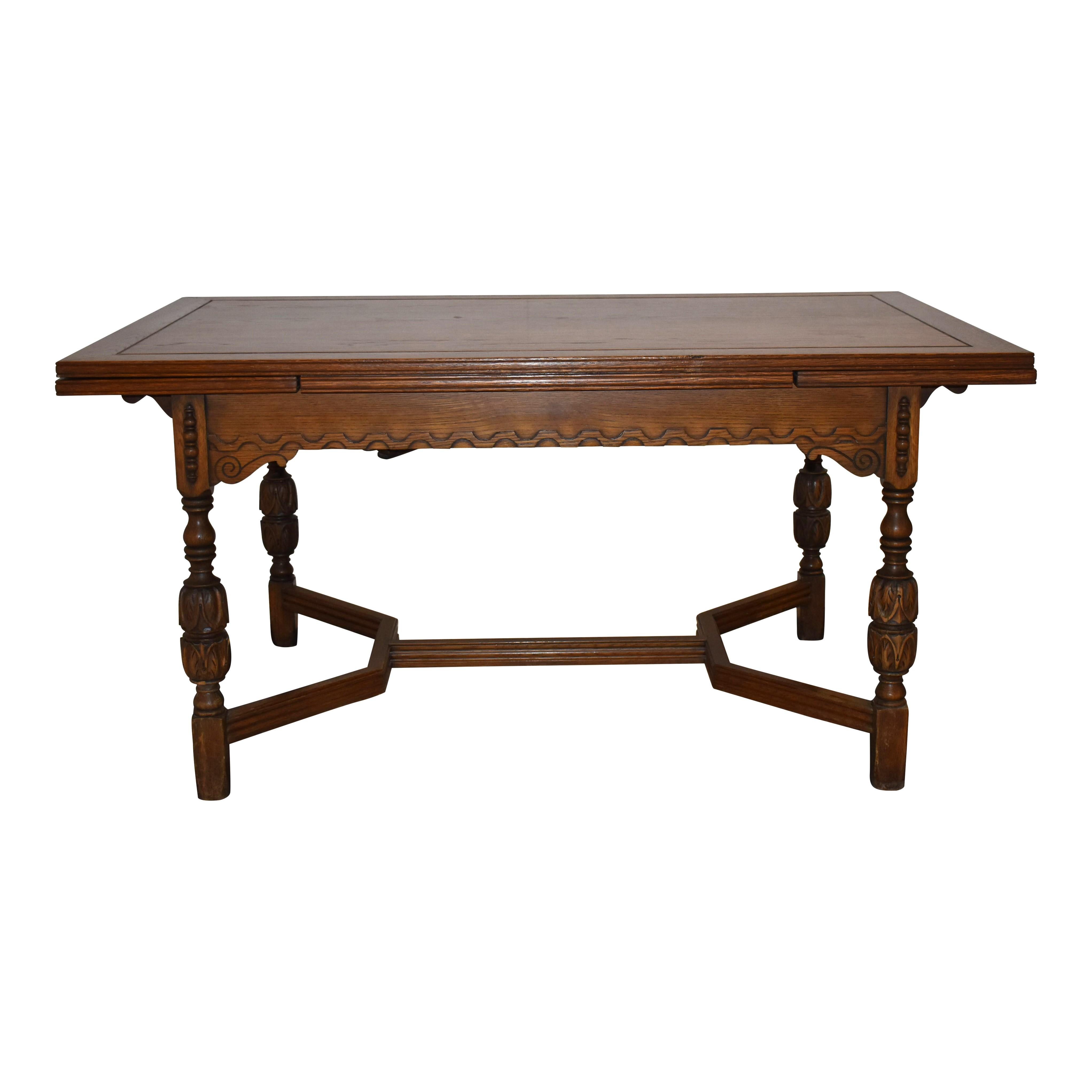 Intagliato Set da pranzo di sette pezzi in Oak intagliato, di Rockford Chair & Funiture Company in vendita