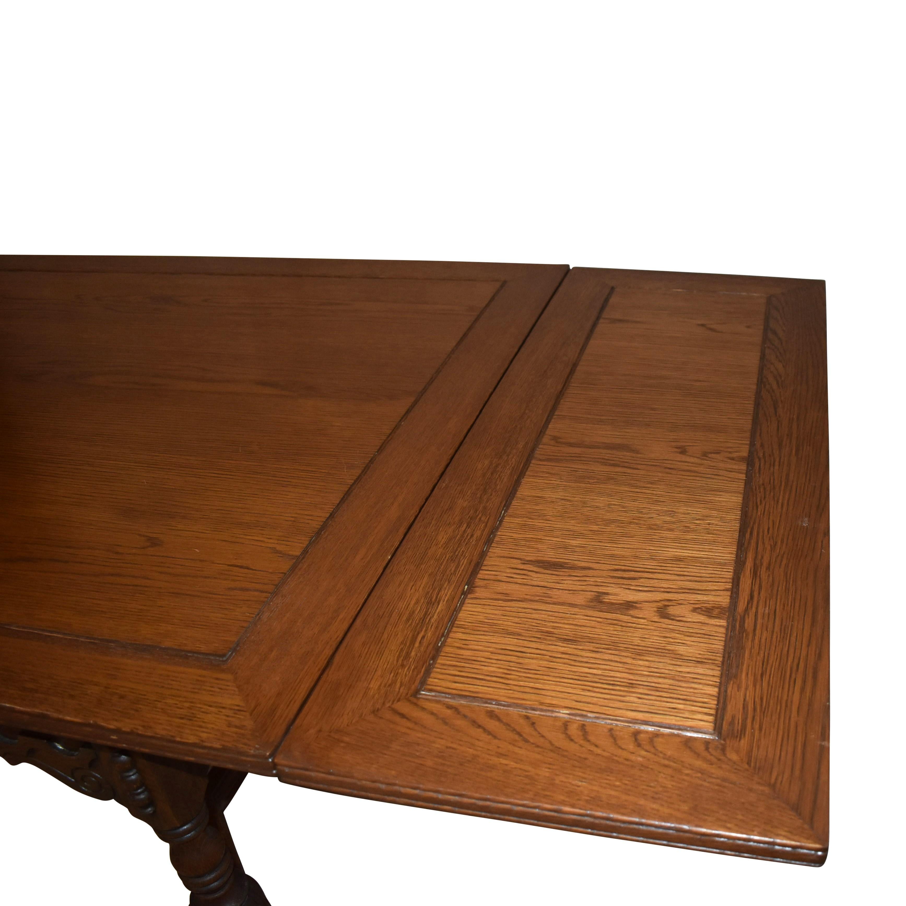 Quercia Set da pranzo di sette pezzi in Oak intagliato, di Rockford Chair & Funiture Company in vendita
