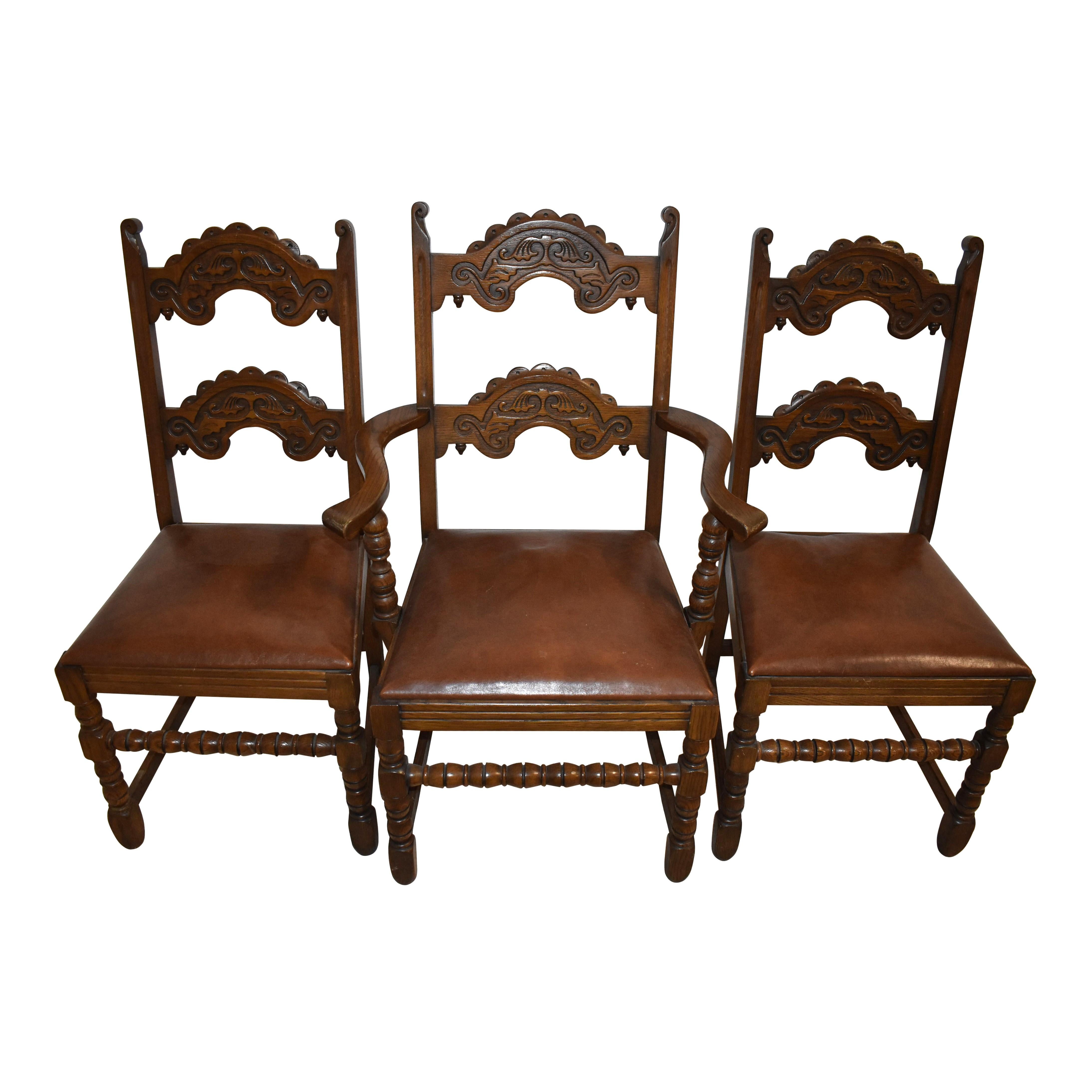 Set da pranzo di sette pezzi in Oak intagliato, di Rockford Chair & Funiture Company in vendita 2