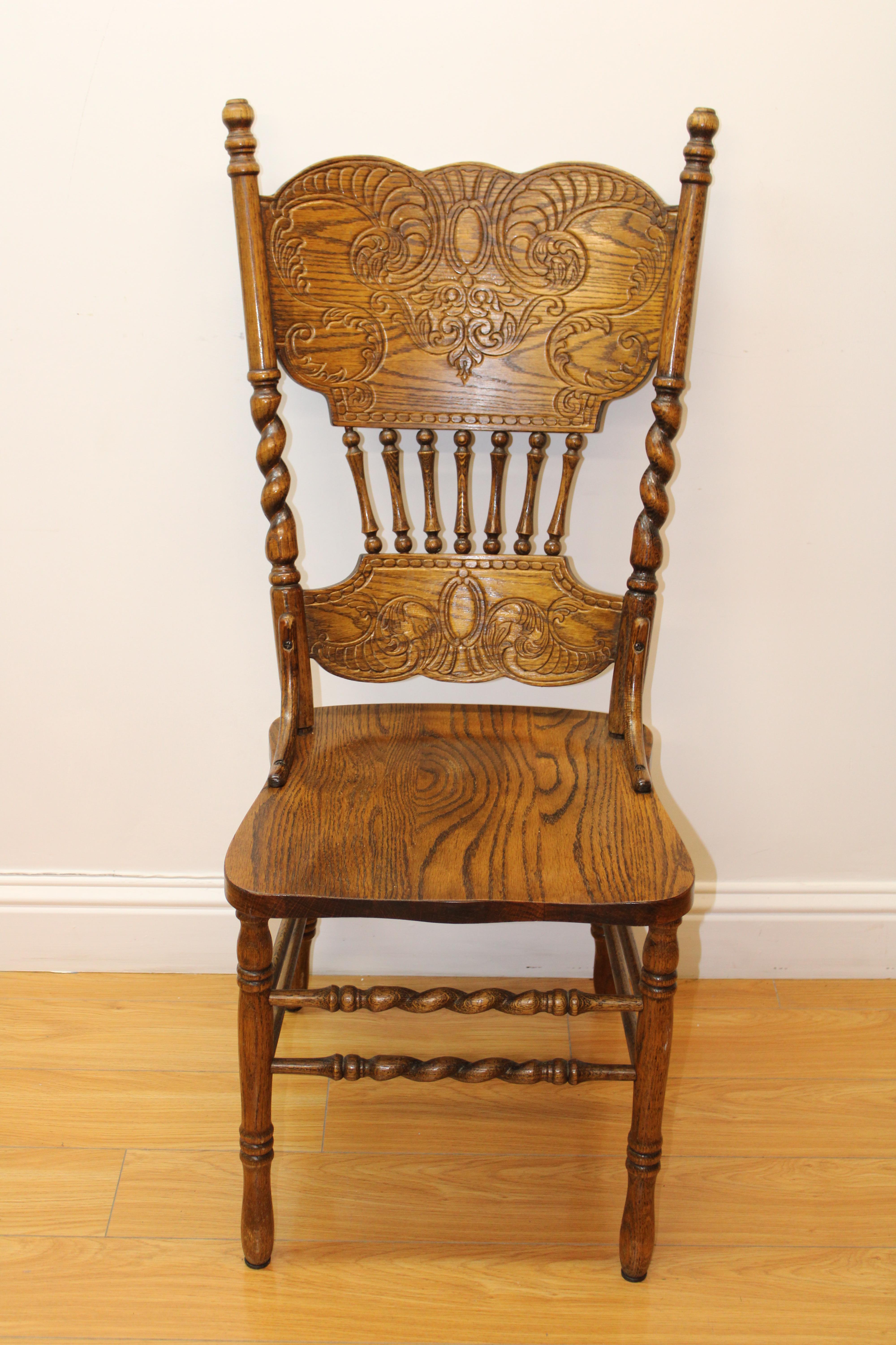 Carved Oak Side Chairs w/ Barley Twist Carving 'Set of 4' In Good Condition For Sale In San Francisco, CA