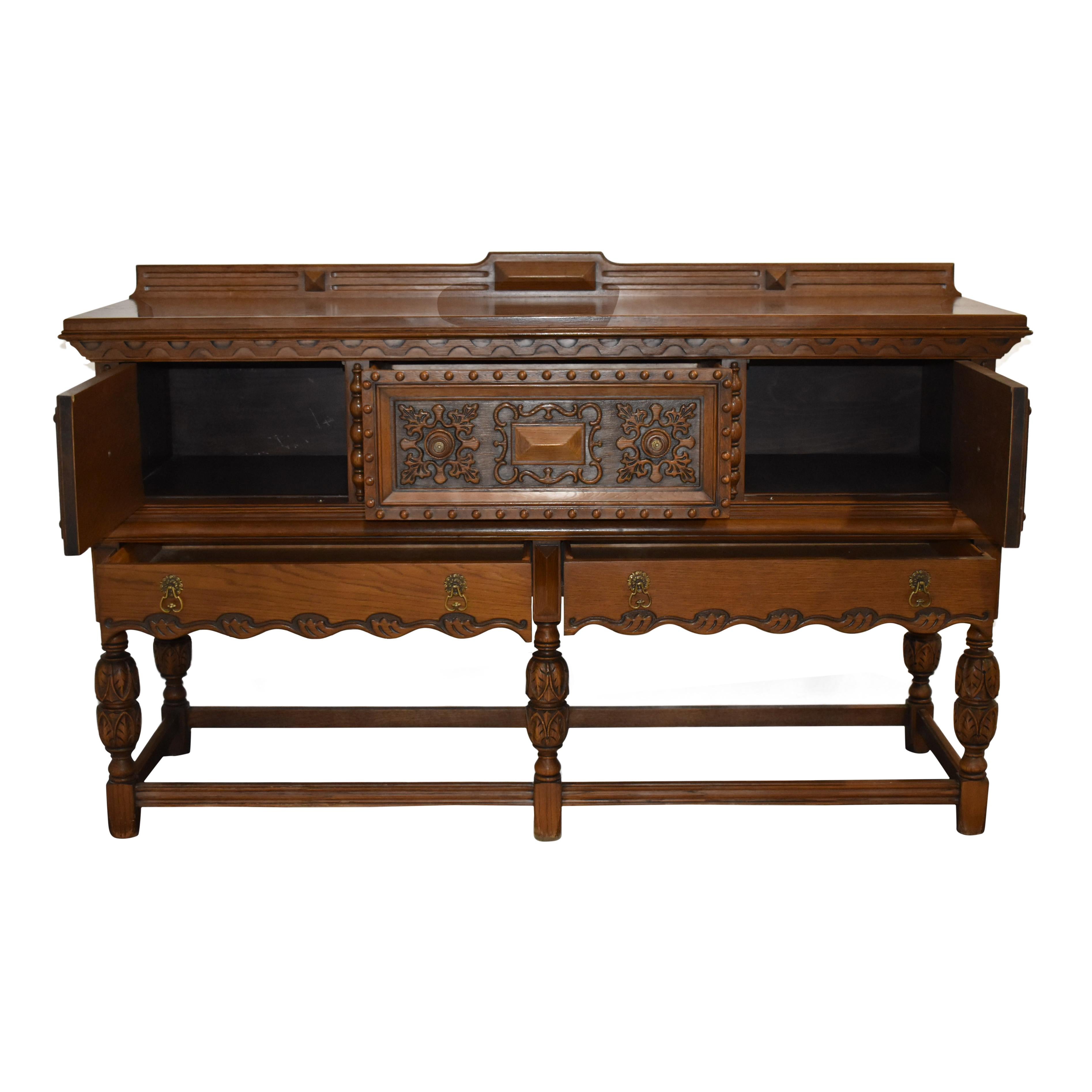Sideboard aus Eiche geschnitzt, von Rockford Chair & Furniture Company (amerikanisch) im Angebot