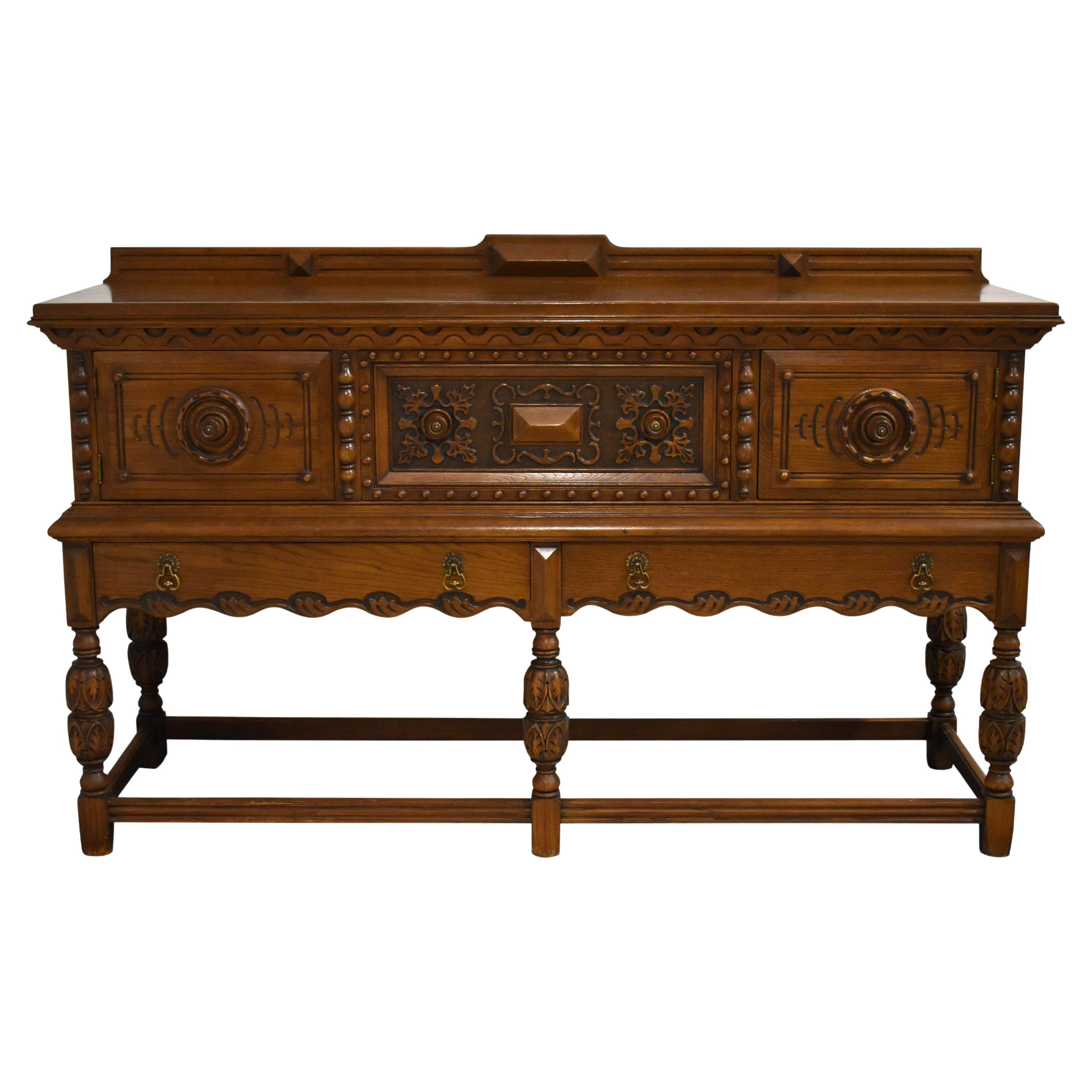 Sideboard aus Eiche geschnitzt, von Rockford Chair & Furniture Company