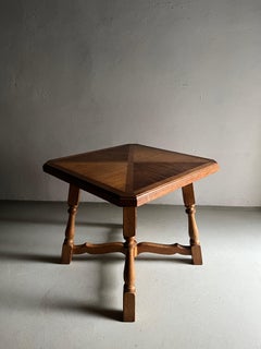 Tavolino quadrato in Oak intagliato, Paesi Bassi, anni '70