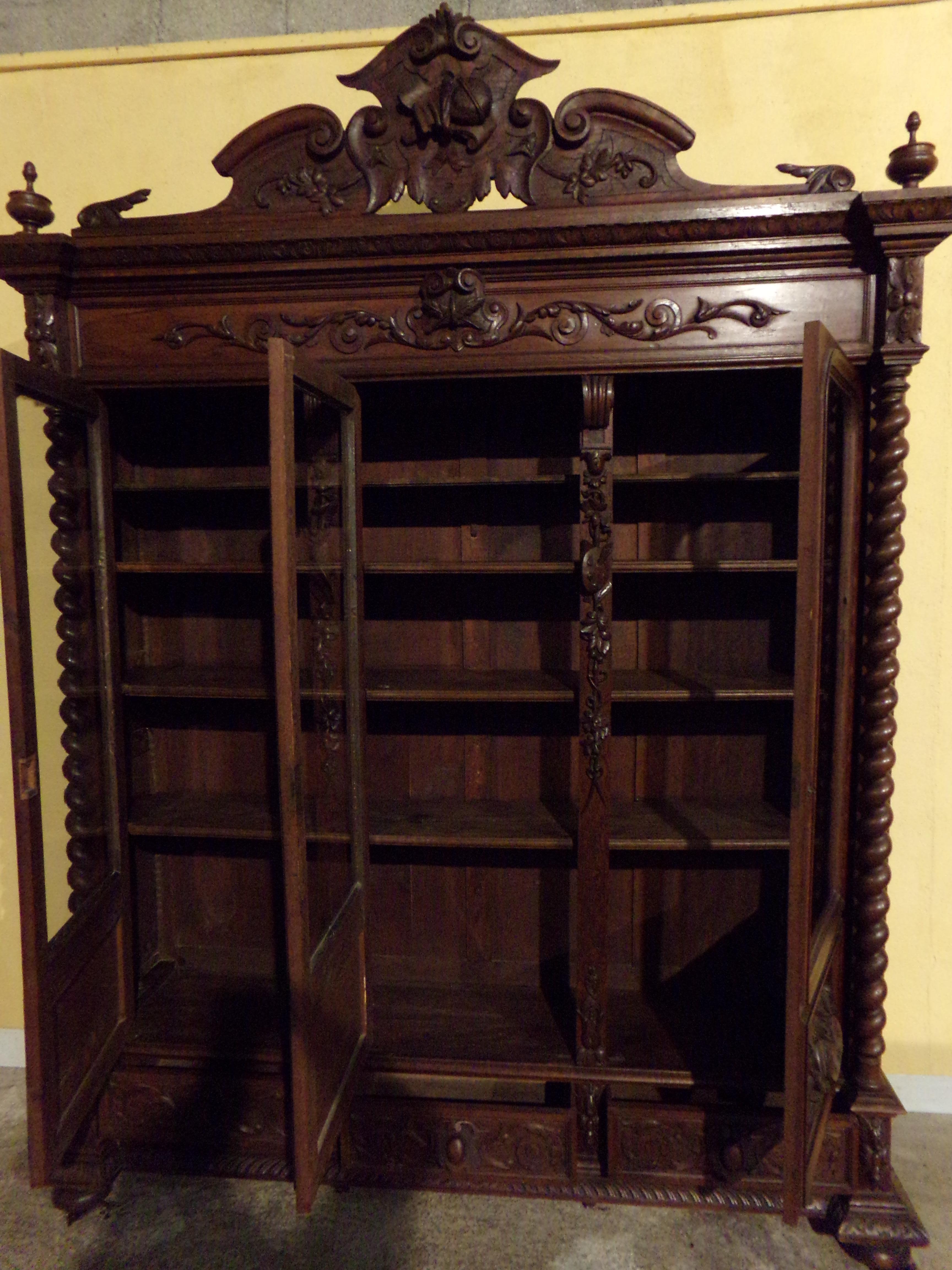 Carved Oak Three Door Bookcase circa 1870 Louis XIII Style For Sale 5