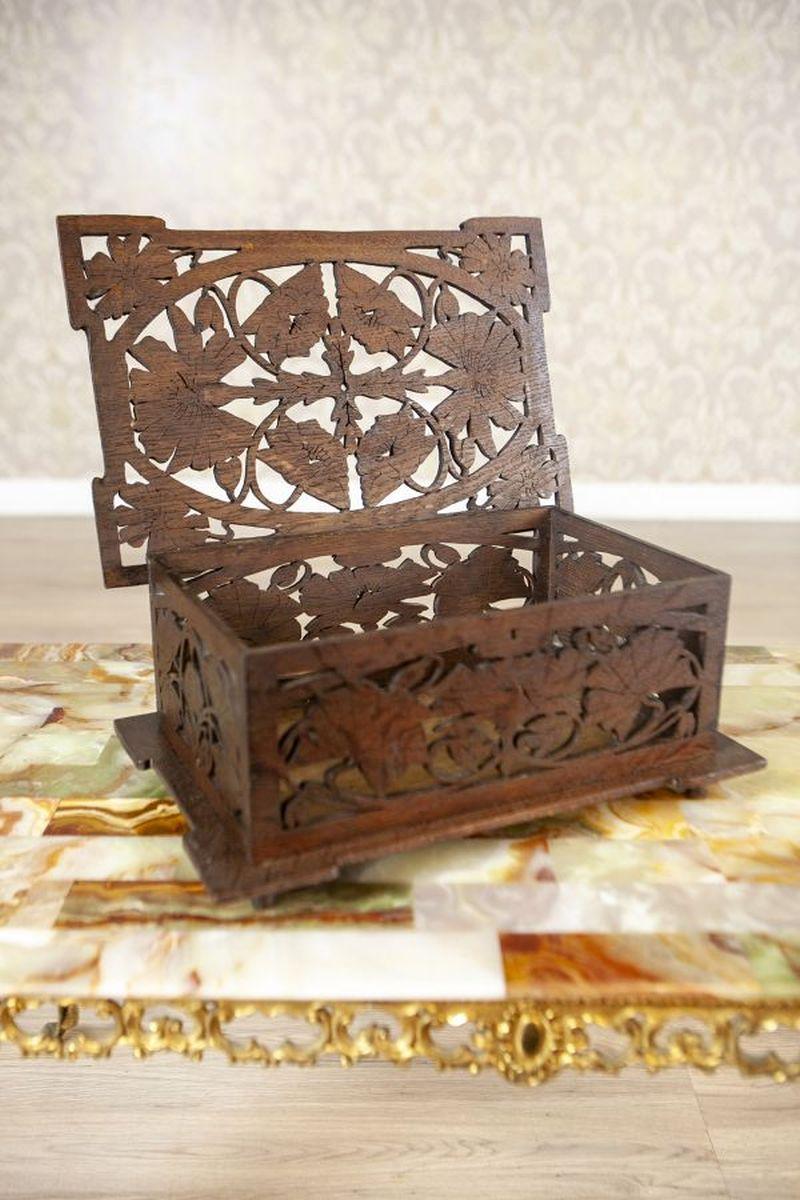 Dutch Carved Oak Trinket Box From the Early 20th Century For Sale