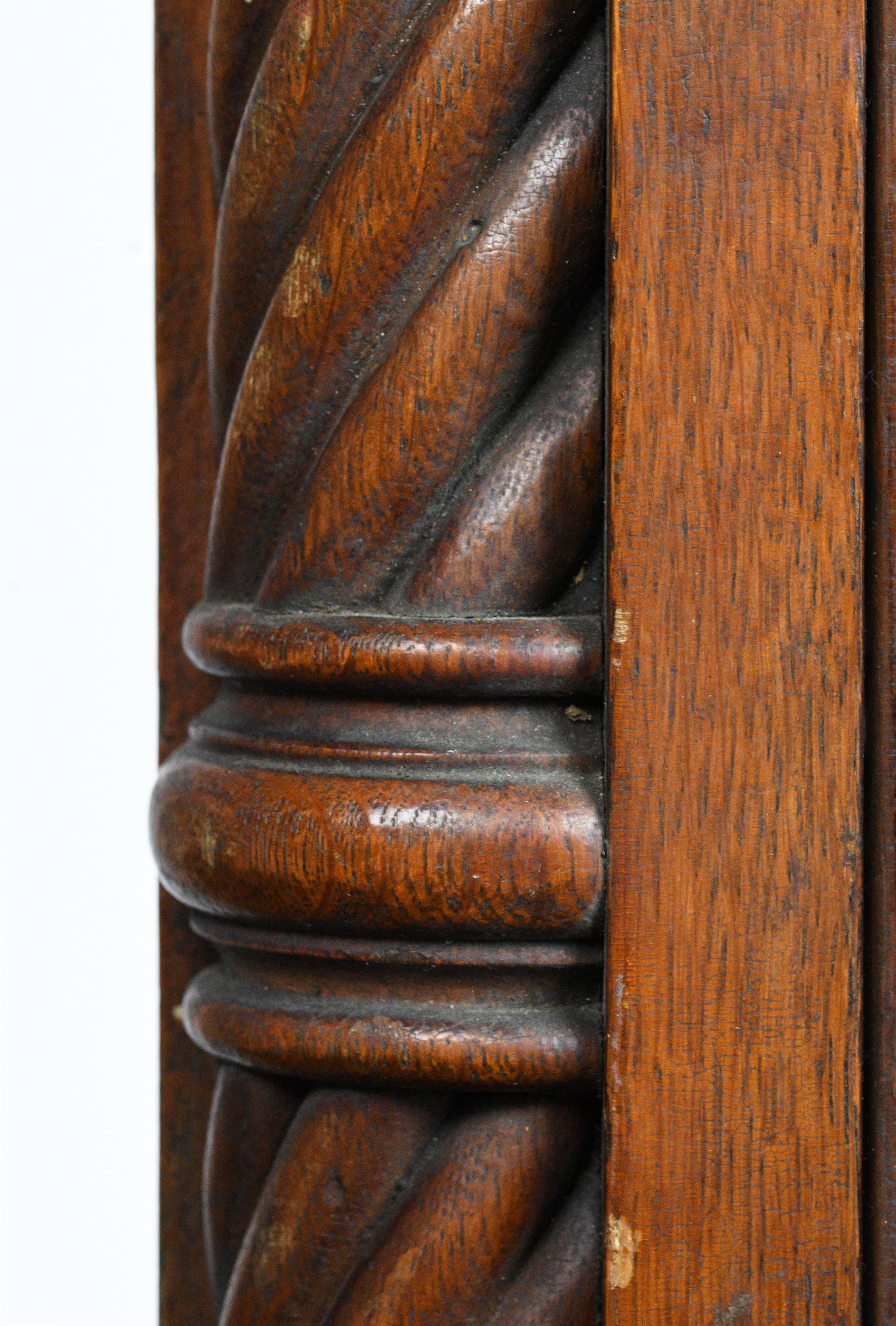 Carved Oak Victorian Newel Post In Good Condition In Minneapolis, MN