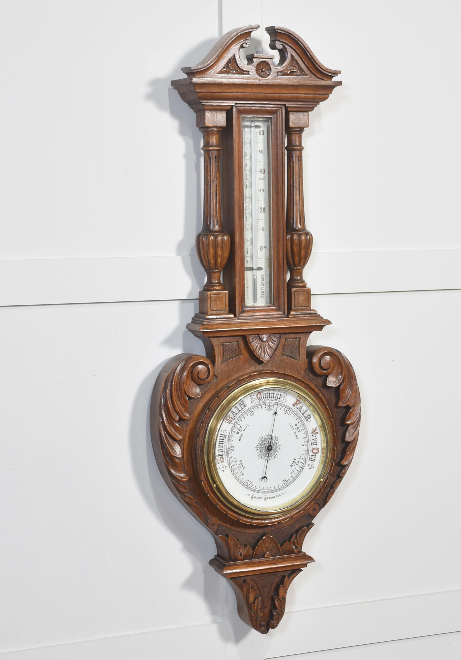 Chêne Baromètre Banjo en chêne sculpté à suspendre au mur en vente