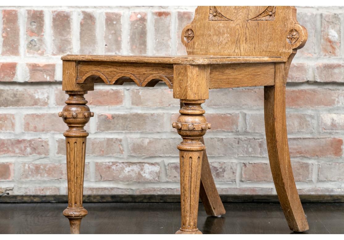 Carved Oak William IV Pierced And Carved Gothic Hall Chair In Fair Condition For Sale In Bridgeport, CT