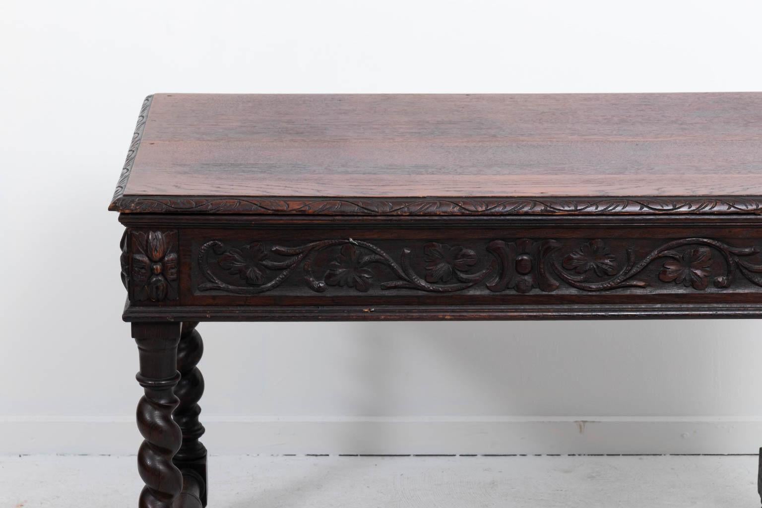 Carved Oakwood Table In Good Condition In Stamford, CT