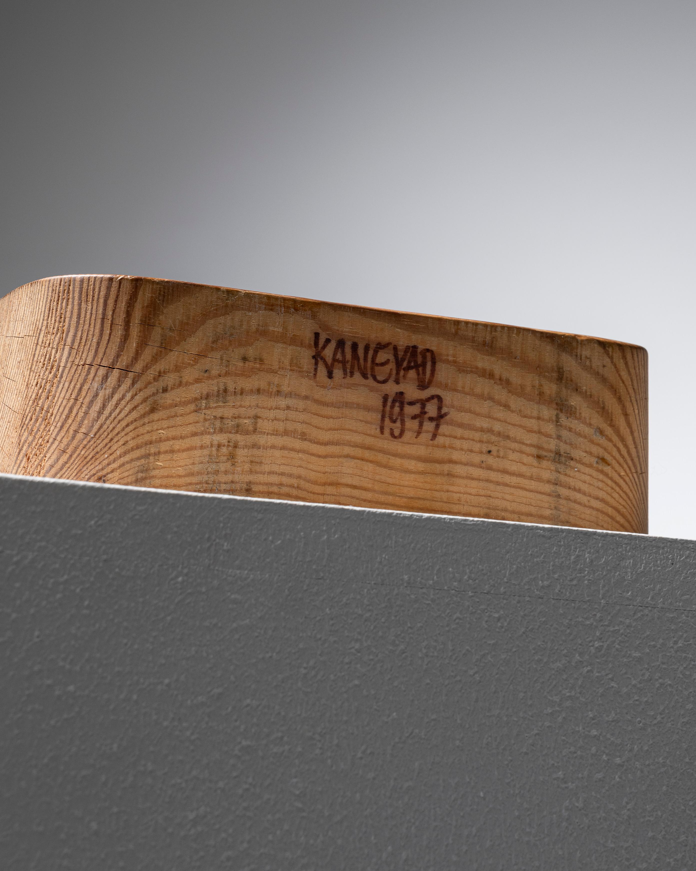 Geschnitzter Kandelaber aus Olivenholz. (Holz) im Angebot