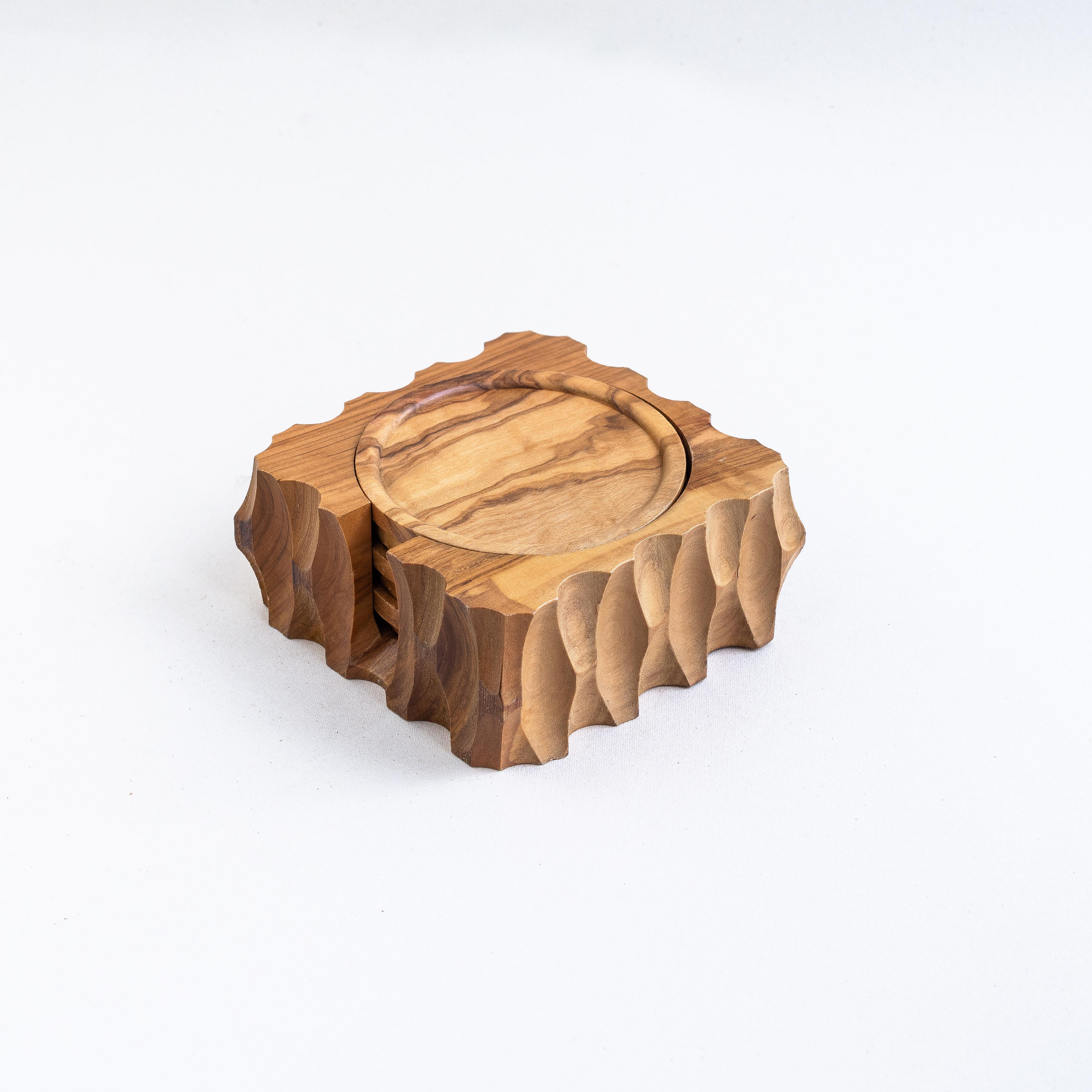 Set di sottobicchieri in legno d'ulivo intagliato, design modernista, Francia anni '70 in vendita 3