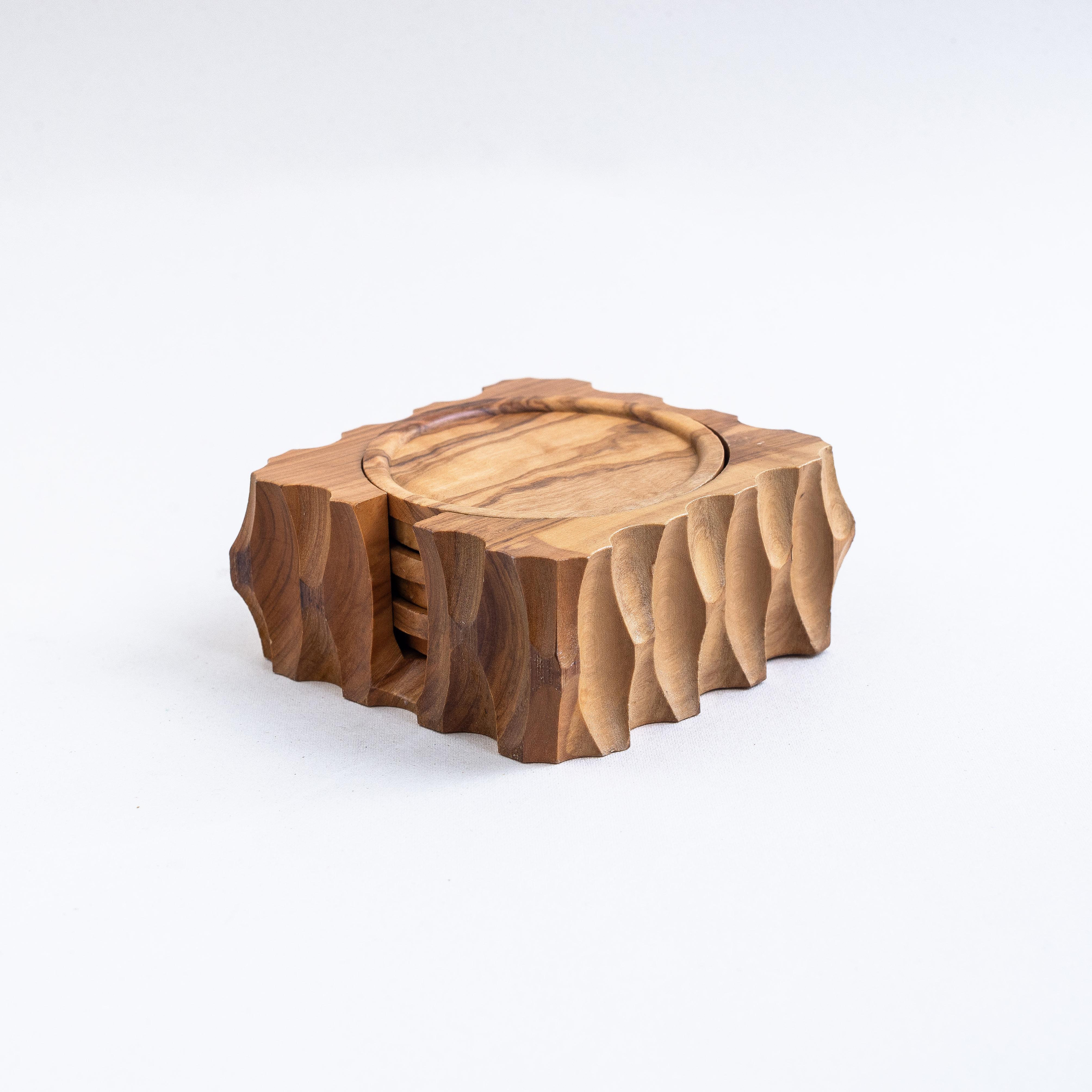 Set di sottobicchieri in legno d'ulivo intagliato, design modernista, Francia anni '70 in vendita 4