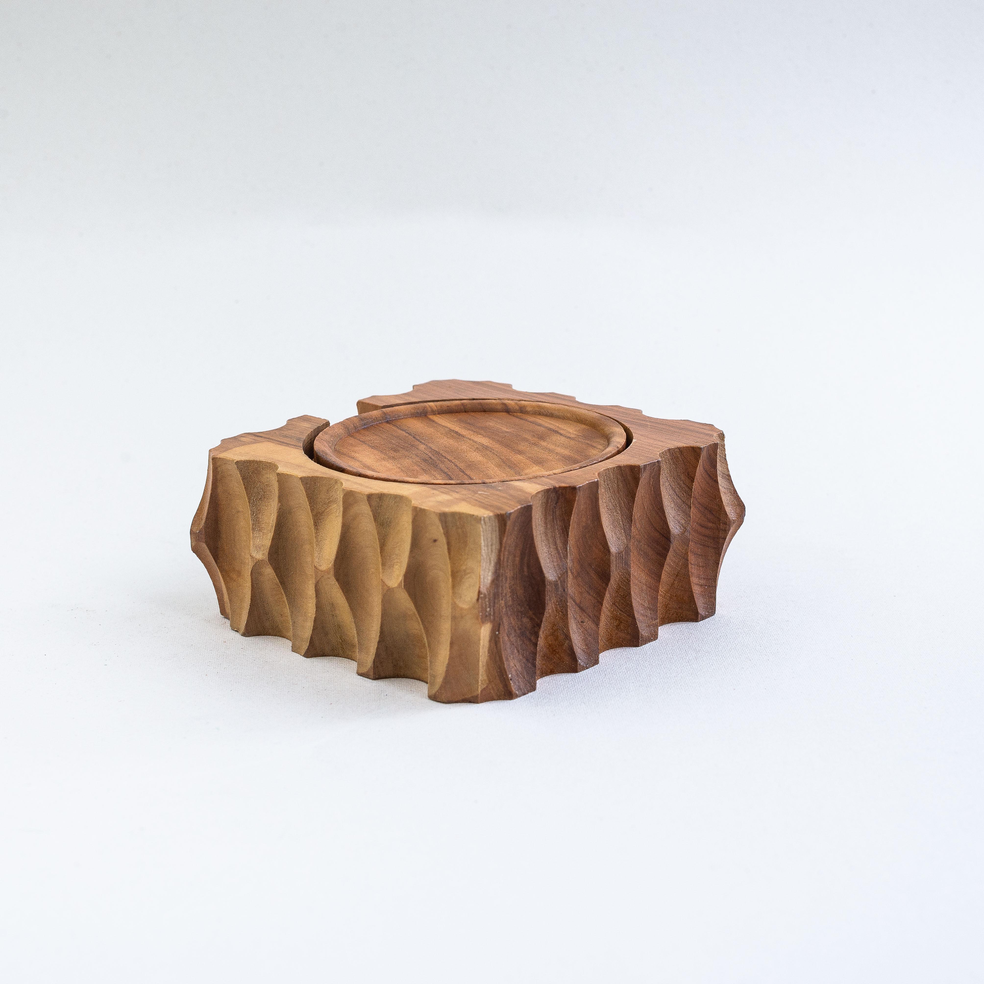 Francese Set di sottobicchieri in legno d'ulivo intagliato, design modernista, Francia anni '70 in vendita