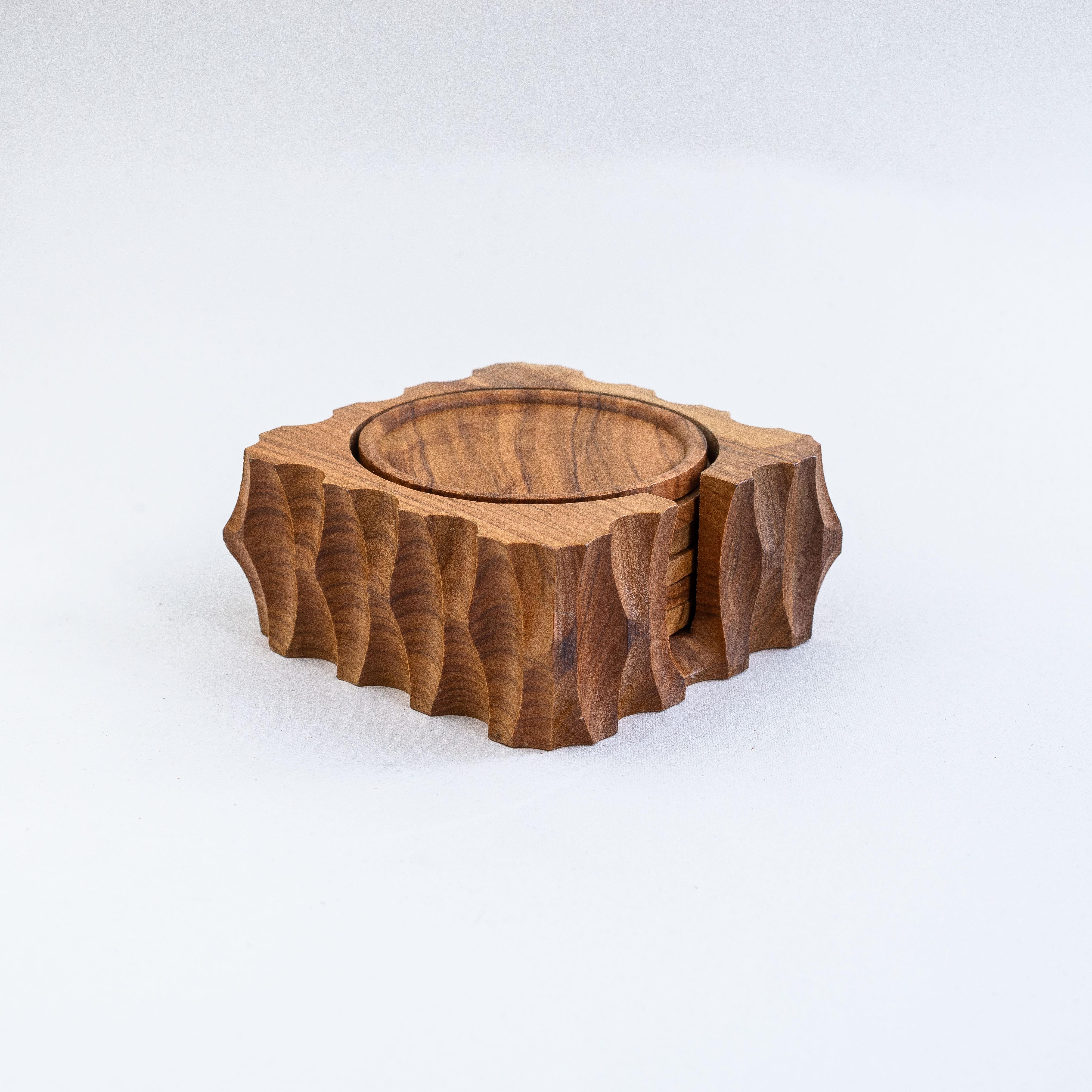 XX secolo Set di sottobicchieri in legno d'ulivo intagliato, design modernista, Francia anni '70 in vendita