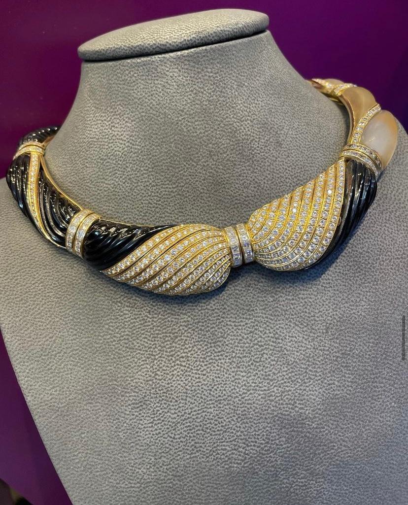Collana di onice intagliata e diamanti in cristallo di rocca in vendita 1