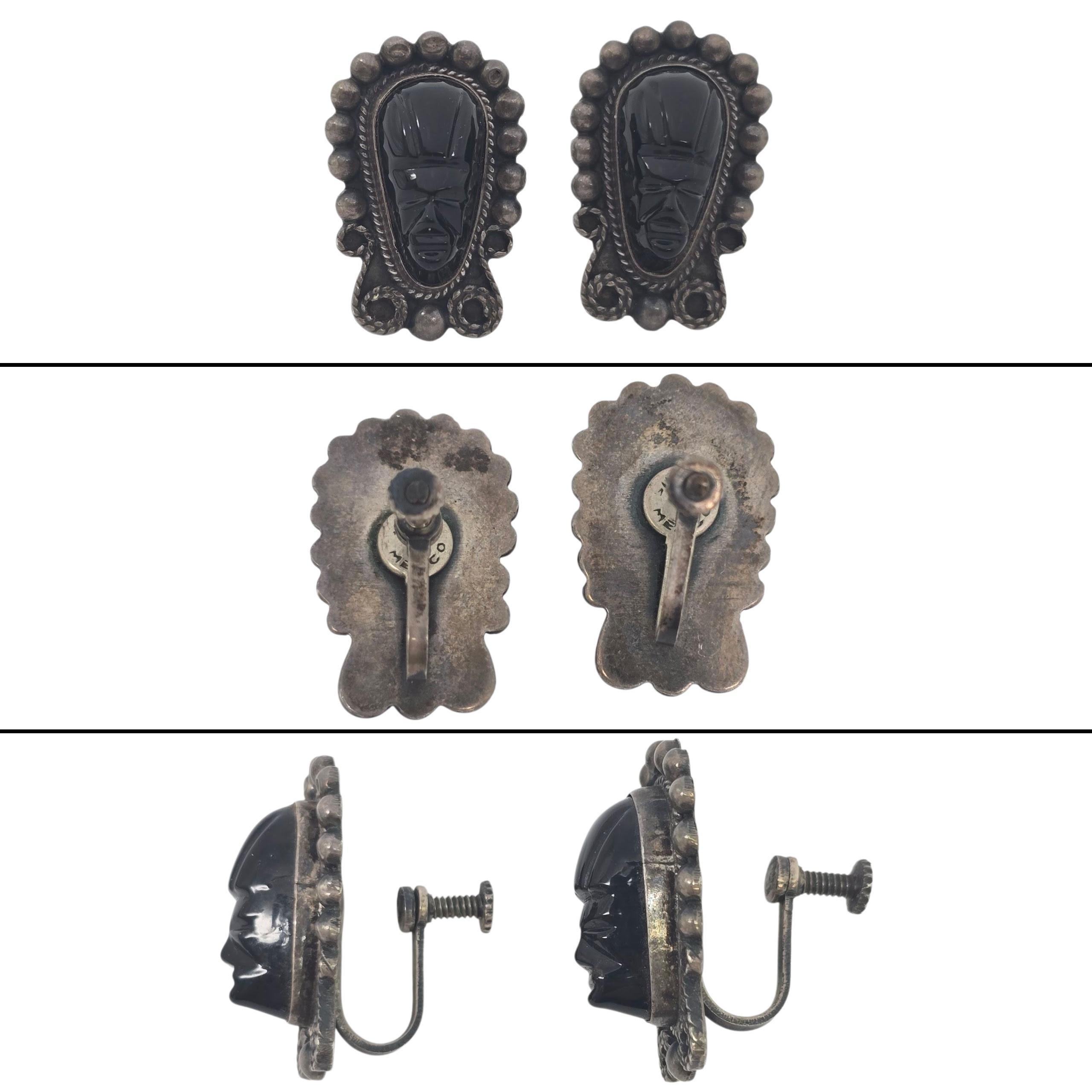 Onyx Gesicht geschnitzt Sterling Silber Mexiko Armband, Pin, Clip-On und Ohrringe Set

Dieses Schmuckset besteht aus einem Armband, einer Anstecknadel und einem Paar Ohrringe zum Anstecken. Sie verfügen alle über ein Zifferblatt aus geschnitztem