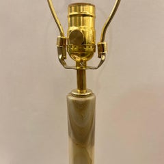 Lampada da tavolo in onice intagliato