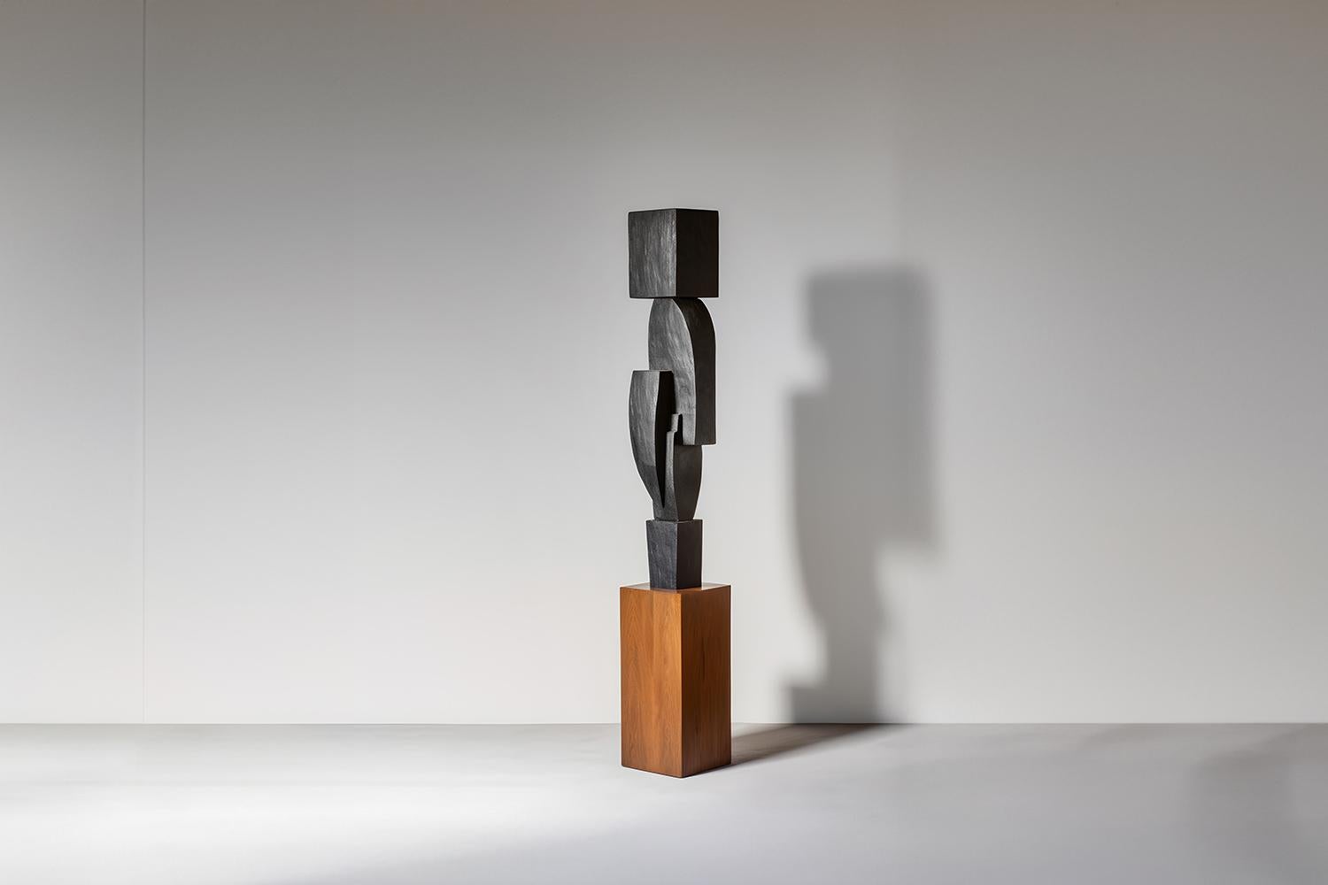 Fatto a mano Scultura monumentale in legno ispirata allo stile di Constantin Brancusi, 27 in vendita