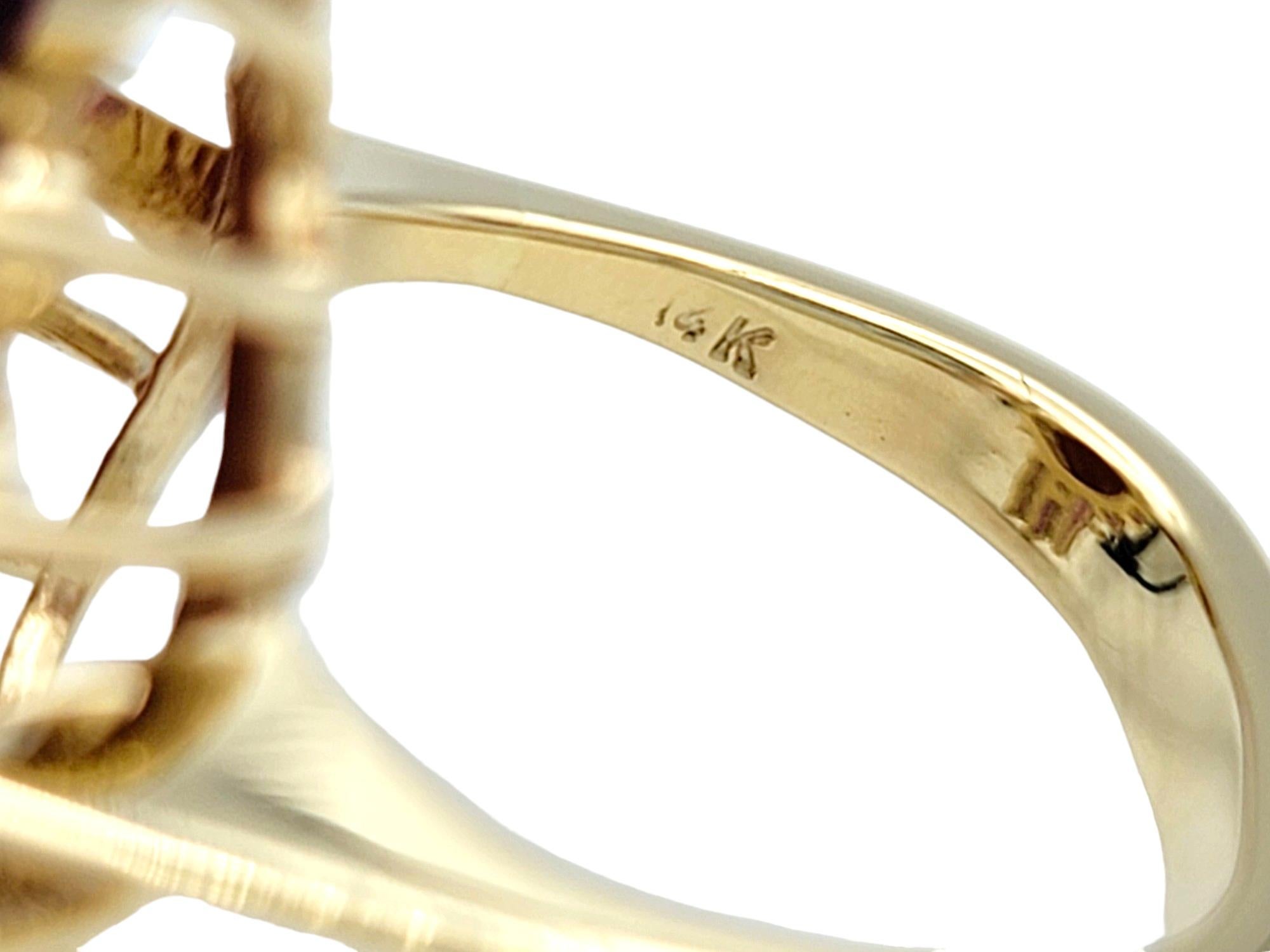 Geschnitzter ovaler Kamee- und rosa Turmalin-Halo-Ring aus 14 Karat Gelbgold im Angebot 3