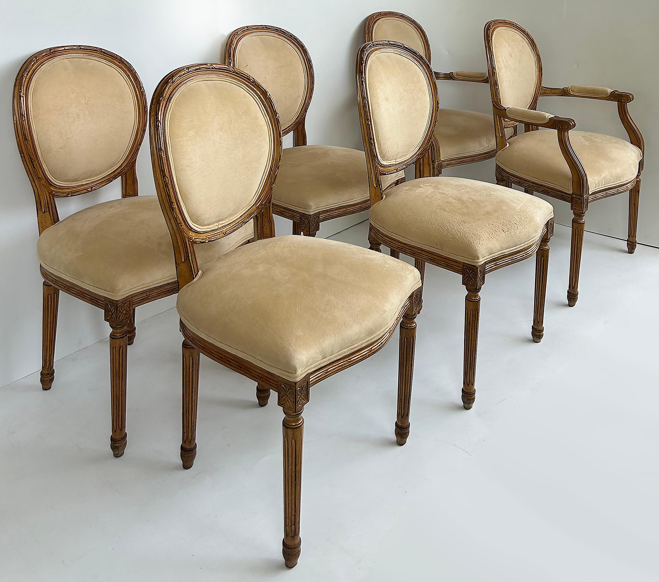 Carved Pedestal Dining Table, Extends Round to Oval with Two Leaves For Sale 10