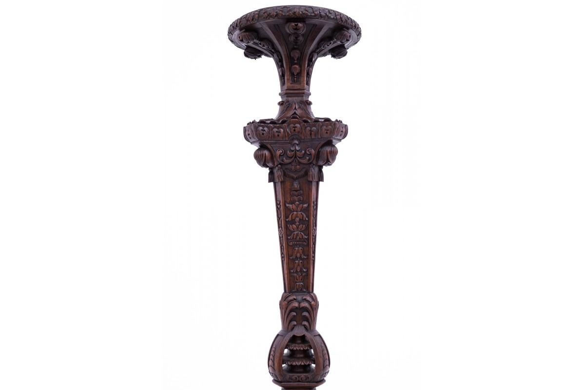 French Carved pedestal, France, around 1870. For Sale