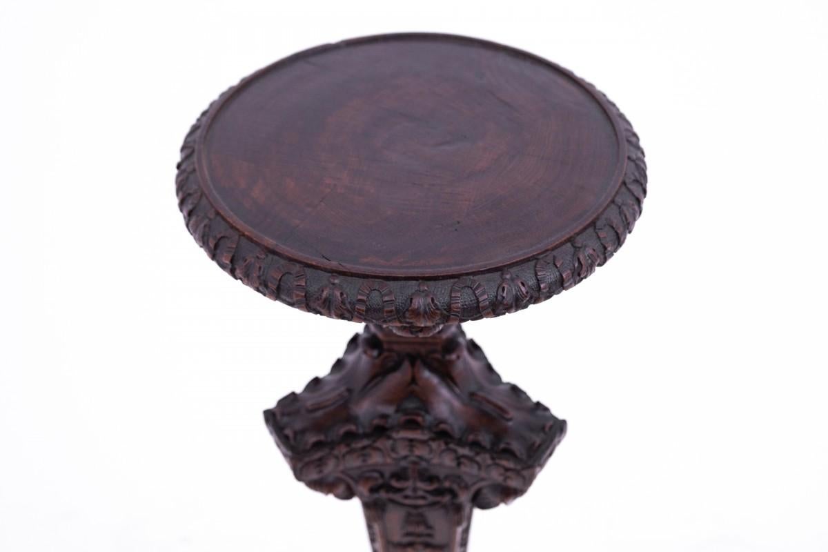 Carved pedestal, France, around 1870. In Good Condition For Sale In Chorzów, PL