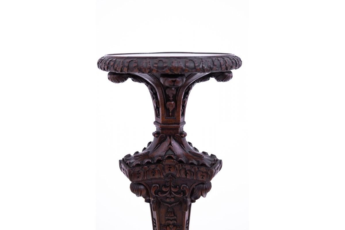 Wood Carved pedestal, France, around 1870. For Sale