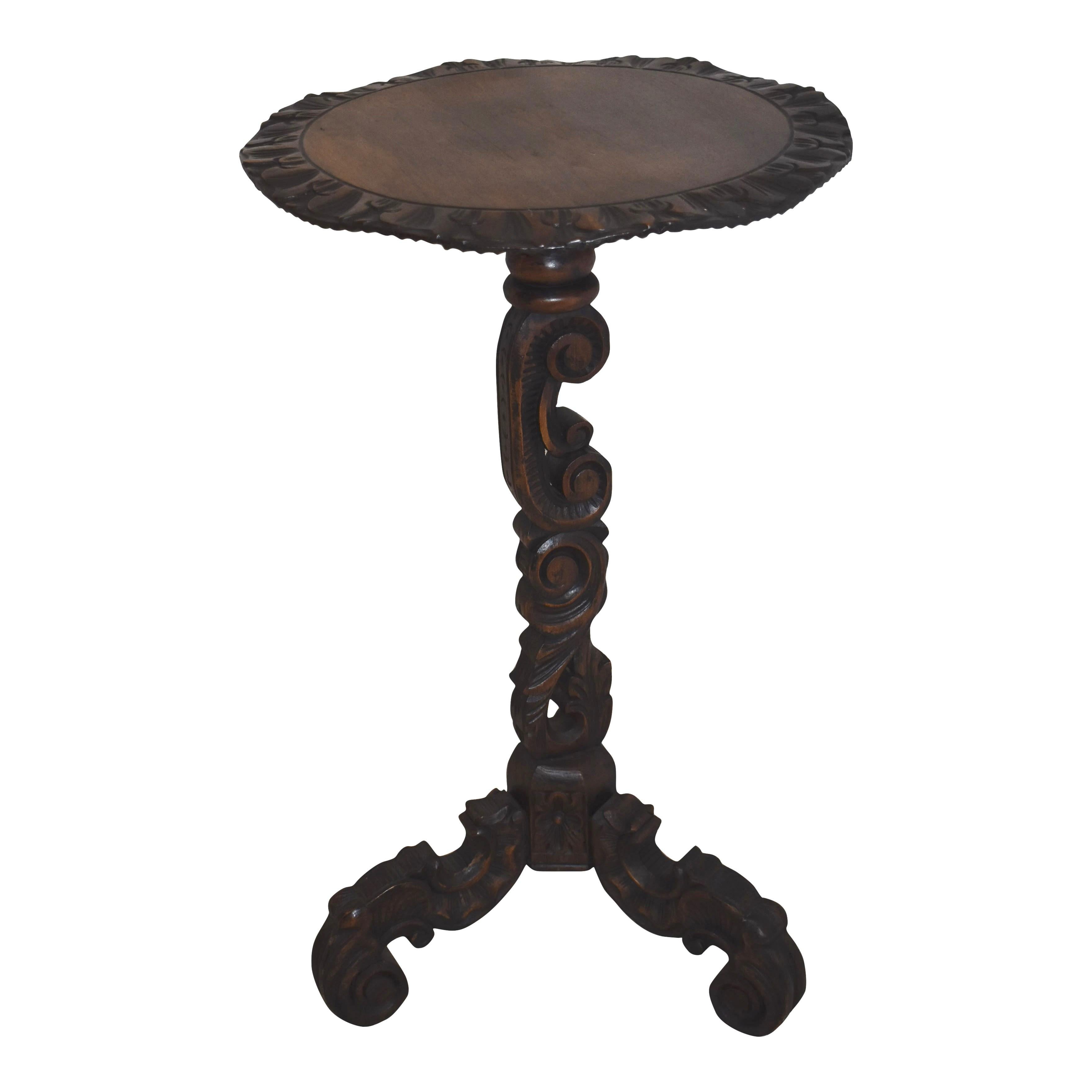 Mesa auxiliar con pedestal tallado, hacia 1895 Luis XV en venta