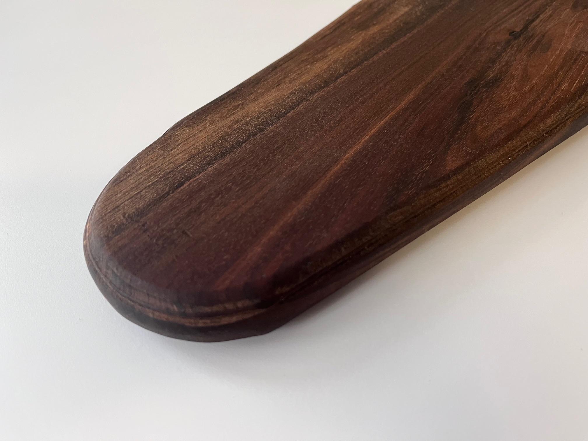 Geschnitzt Pennsylvania Primitive Walnuss Free Form Charcuterie oder Schneidebrett im Angebot 6