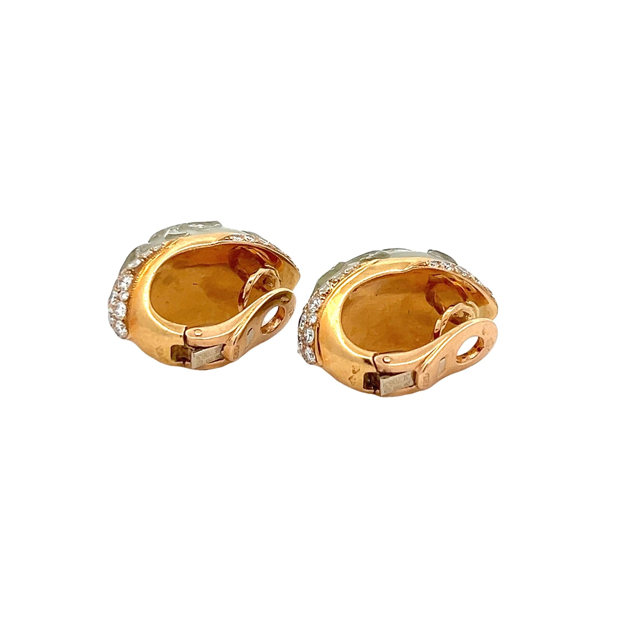Boucles d'oreilles clips en or jaune 18 carats, péridot sculpté et diamant, 2.00 carats Excellent état - En vente à Miami, FL