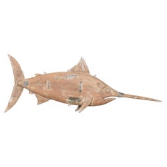 Panneau d'atelier en pin sculpté représentant des poissons