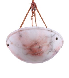 Lampadario da soffitto in alabastro rosa intagliato in stile Art Deco francese