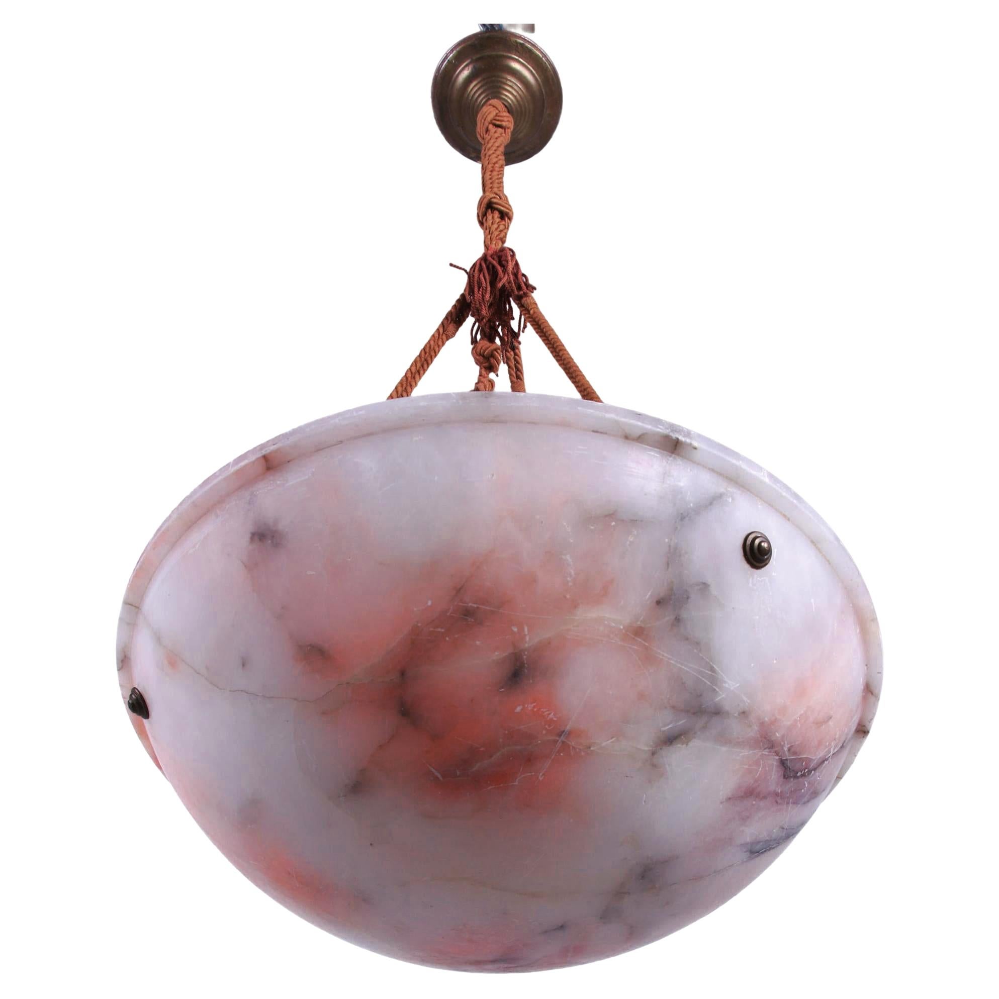 Art déco Lustre en albâtre rose sculpté de style Art Déco français en vente